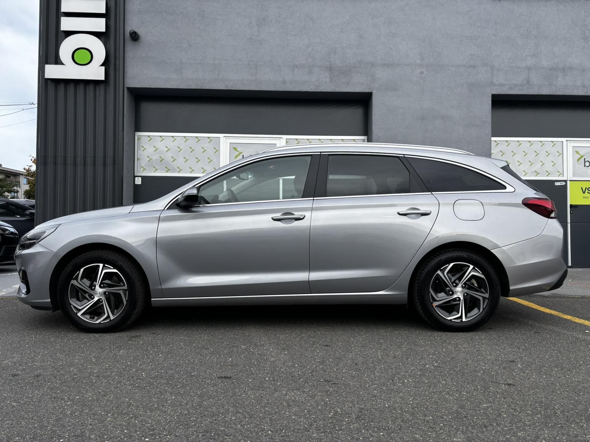 Hyundai i30, Kombi Smart 1.0 T-GDI - fotka 3