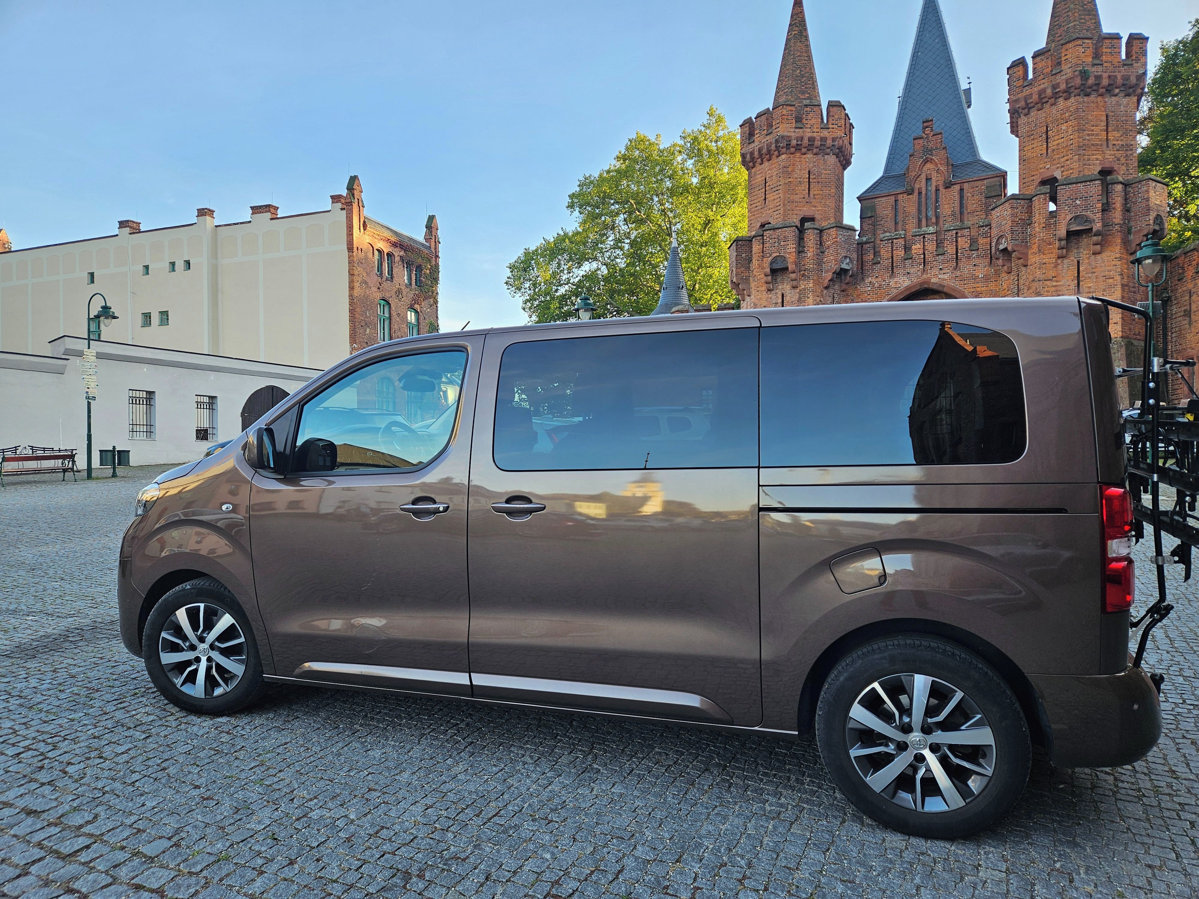 Toyota Proace, Toyota Proace Verso Family 2.0
