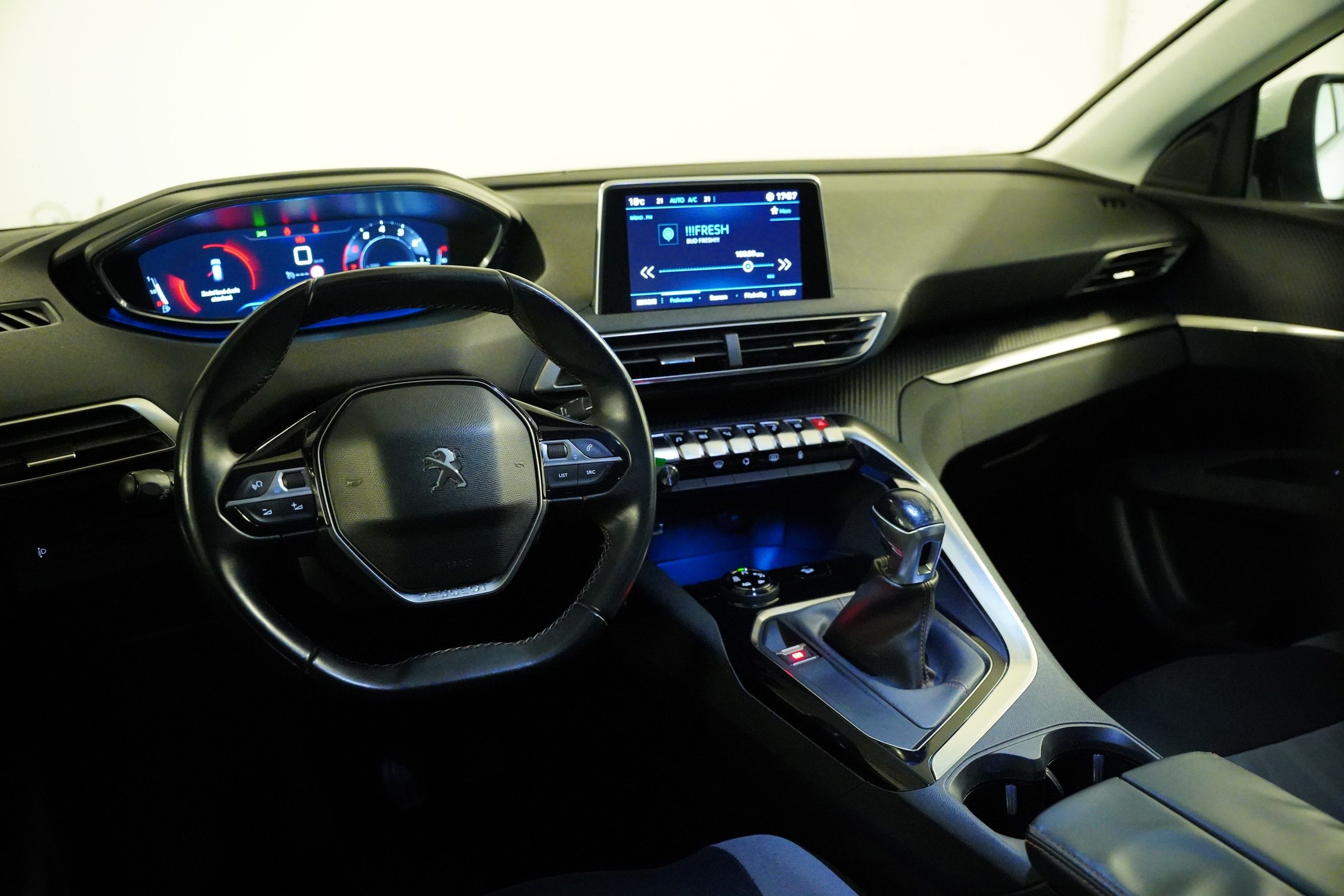 Peugeot 3008, 1.2 PureTech 96kW - fotka 5