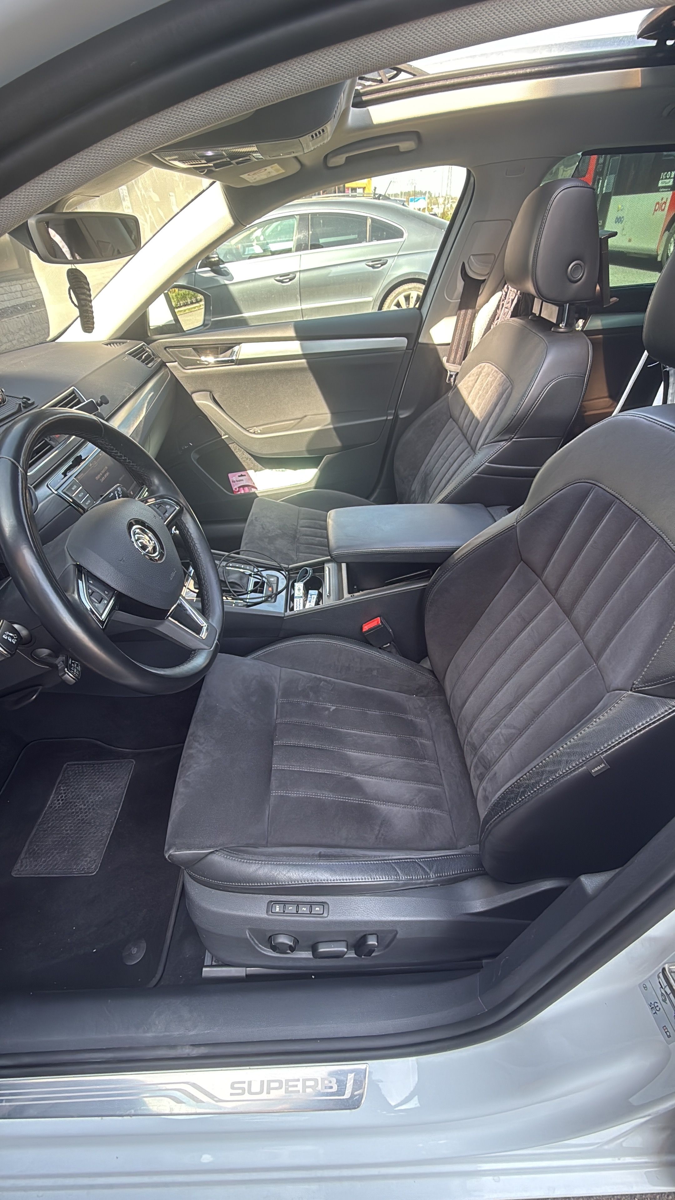 Škoda Superb, 2.0 TSI 4x4 DSG-webasto - fotka 6