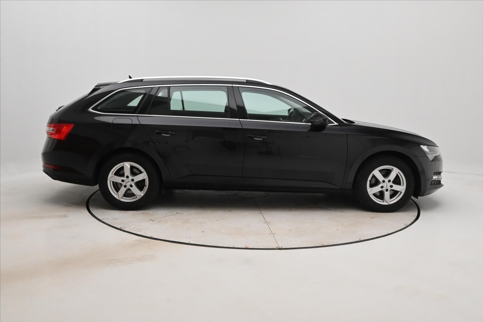 Škoda Superb, 2,0 TDI 110kW DSG Style Záruka - fotka 4