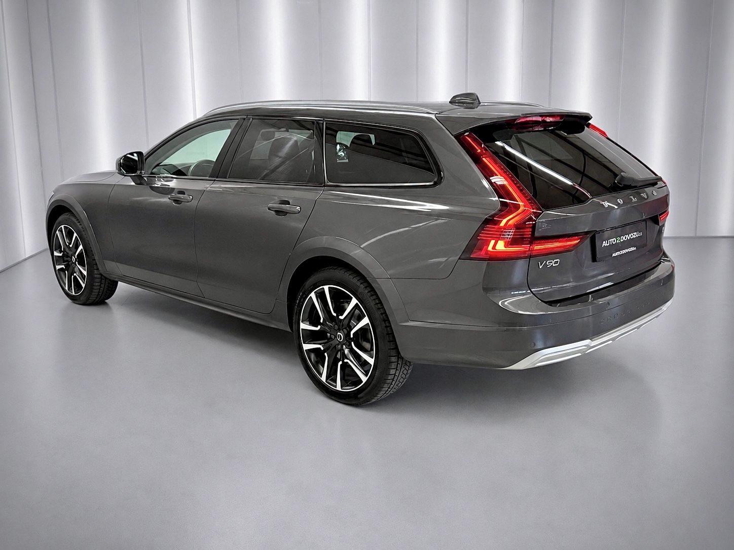 Volvo V90, B4 AWD ADVANCED, H&K, PANO - fotka 4