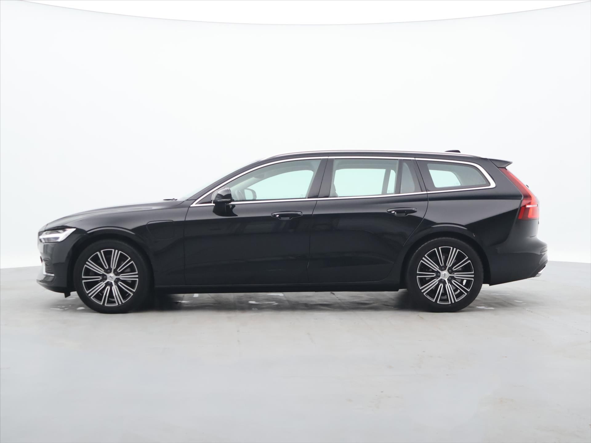 Volvo V60, 2,0 T6 186kW 4x4 MomentumPro - fotka 4