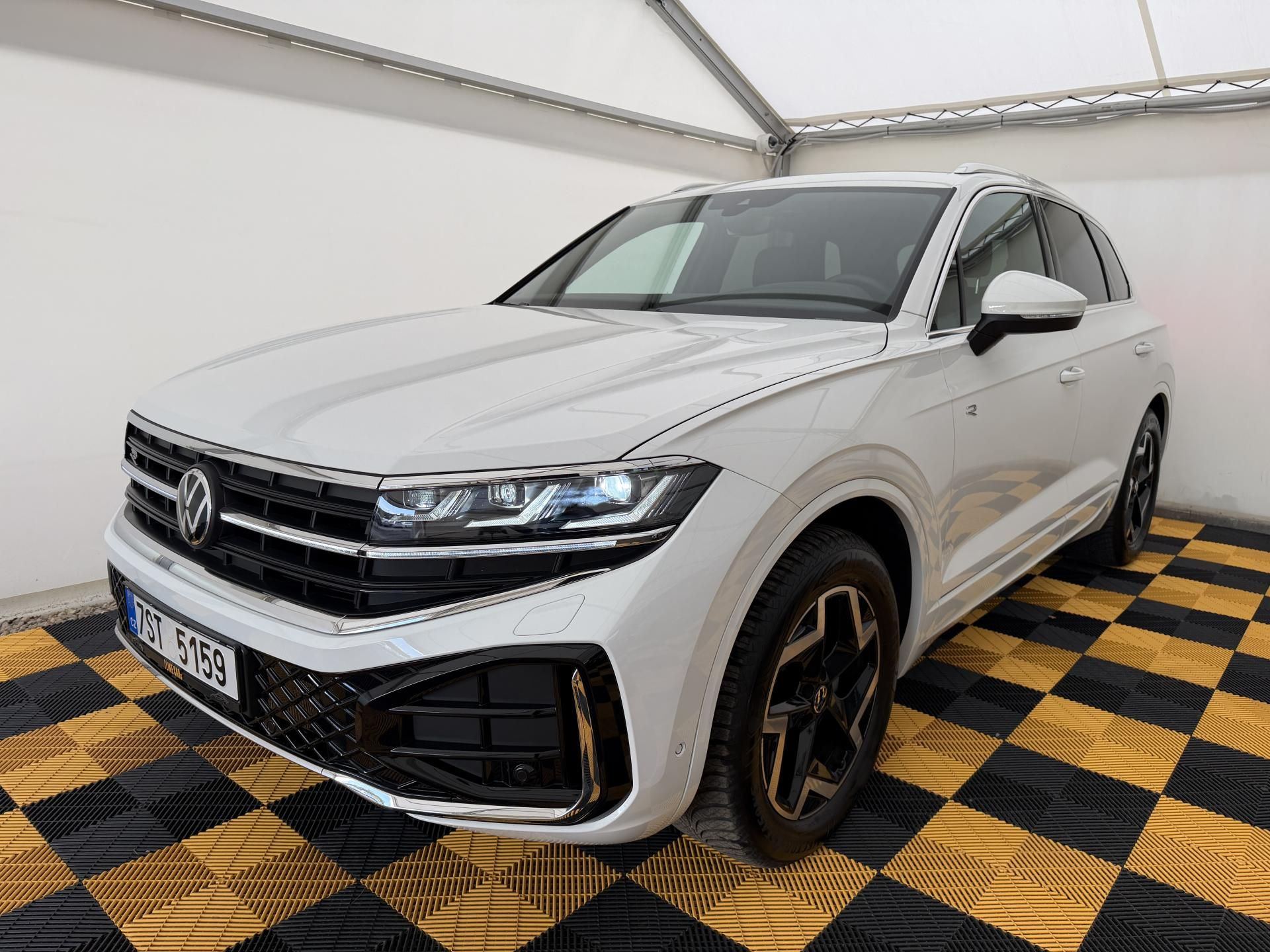 Volkswagen Touareg, 3.0Tdi*1-MAJ*DPH*HUD*R-LINE* - fotka 2