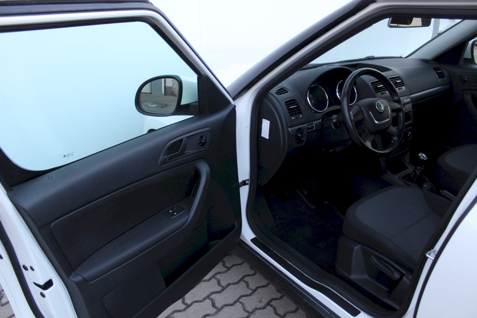 Škoda Yeti, Active 1.2 TSI 77 kW - fotka 6