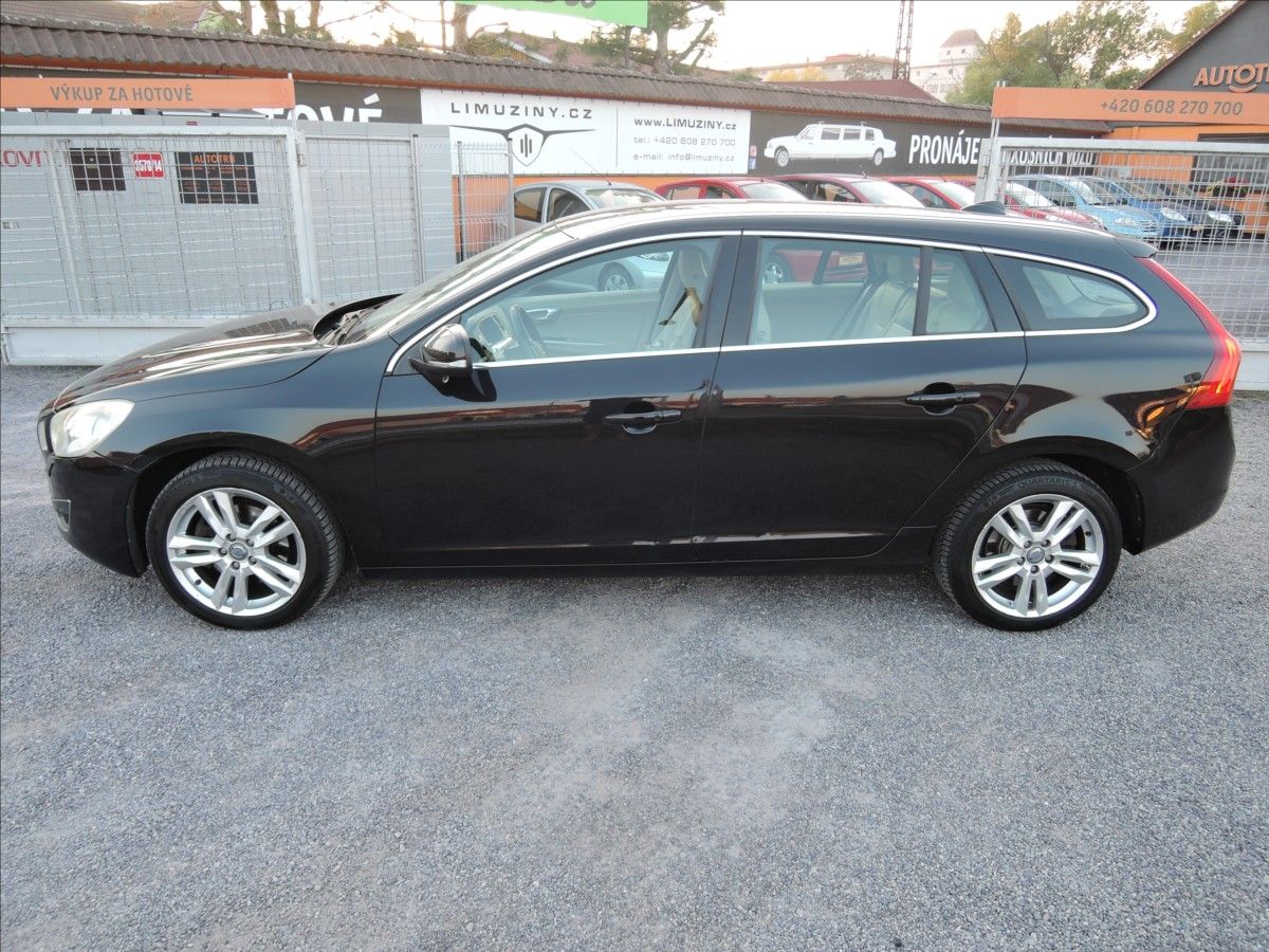 Volvo V60, 2,0 D4 Aut. Navi Kůže Servis - fotka 4