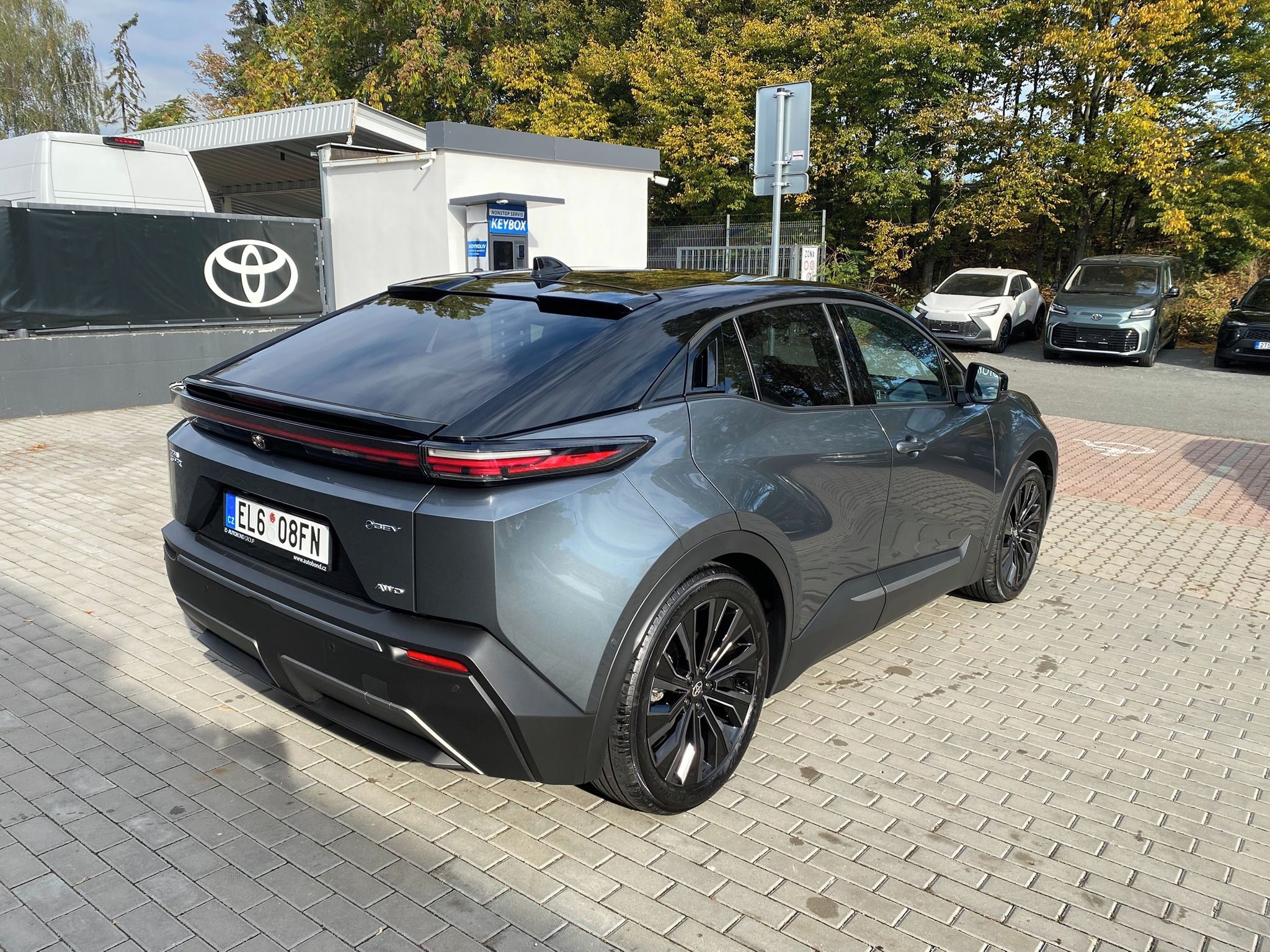 Toyota C-HR, + BEV343 4X4 Executive + tažné - fotka 6