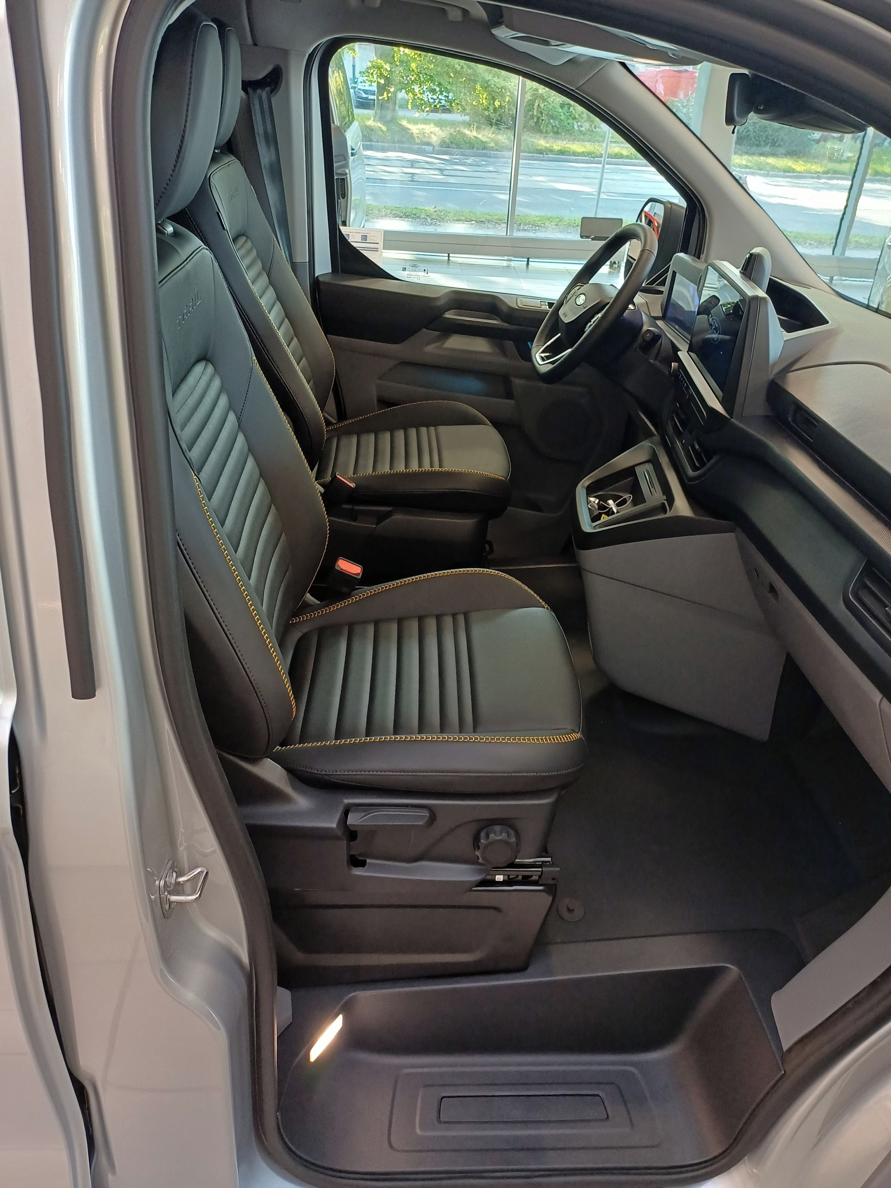 Ford Transit Custom, Trail 320 2,0EcoBlue 8aut. 4x4 - fotka 5