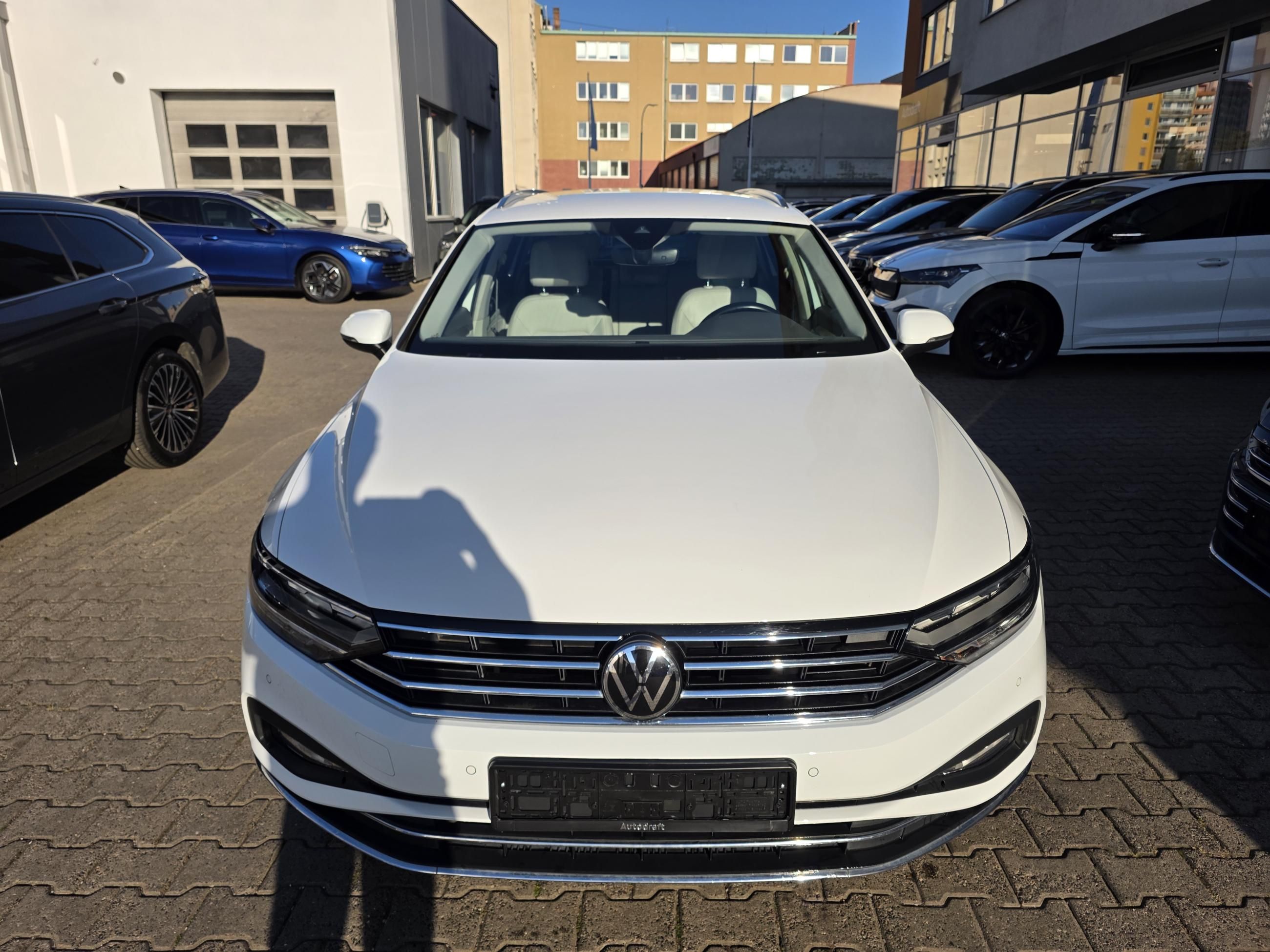 Volkswagen Passat Variant, Elegance 2.0 TDI 110kW DSG - fotka 3
