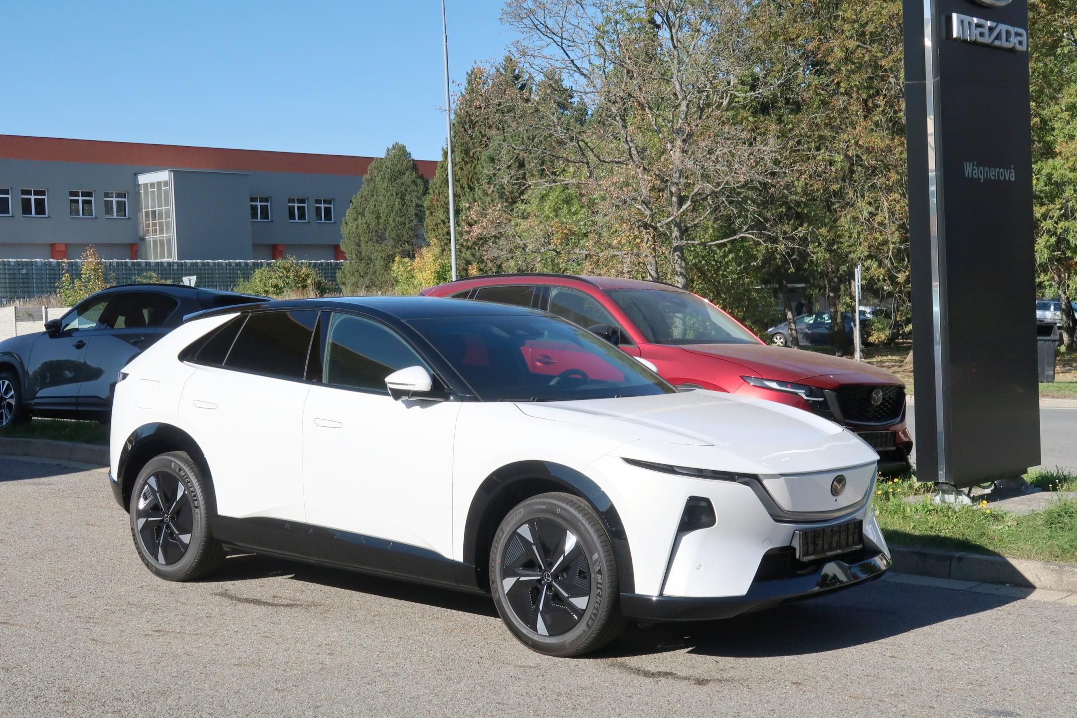 Mazda CX-6e, EV 258ps Takumi, černá kůže - fotka 2