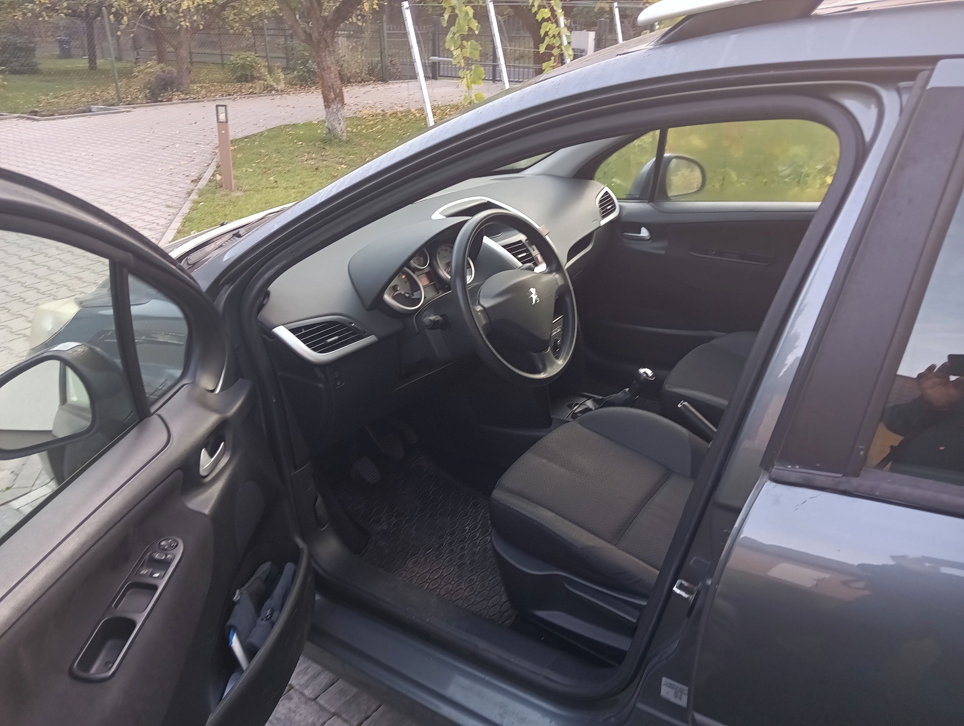 Peugeot 207, 1.4 benzín, pravidelný servis - fotka 4