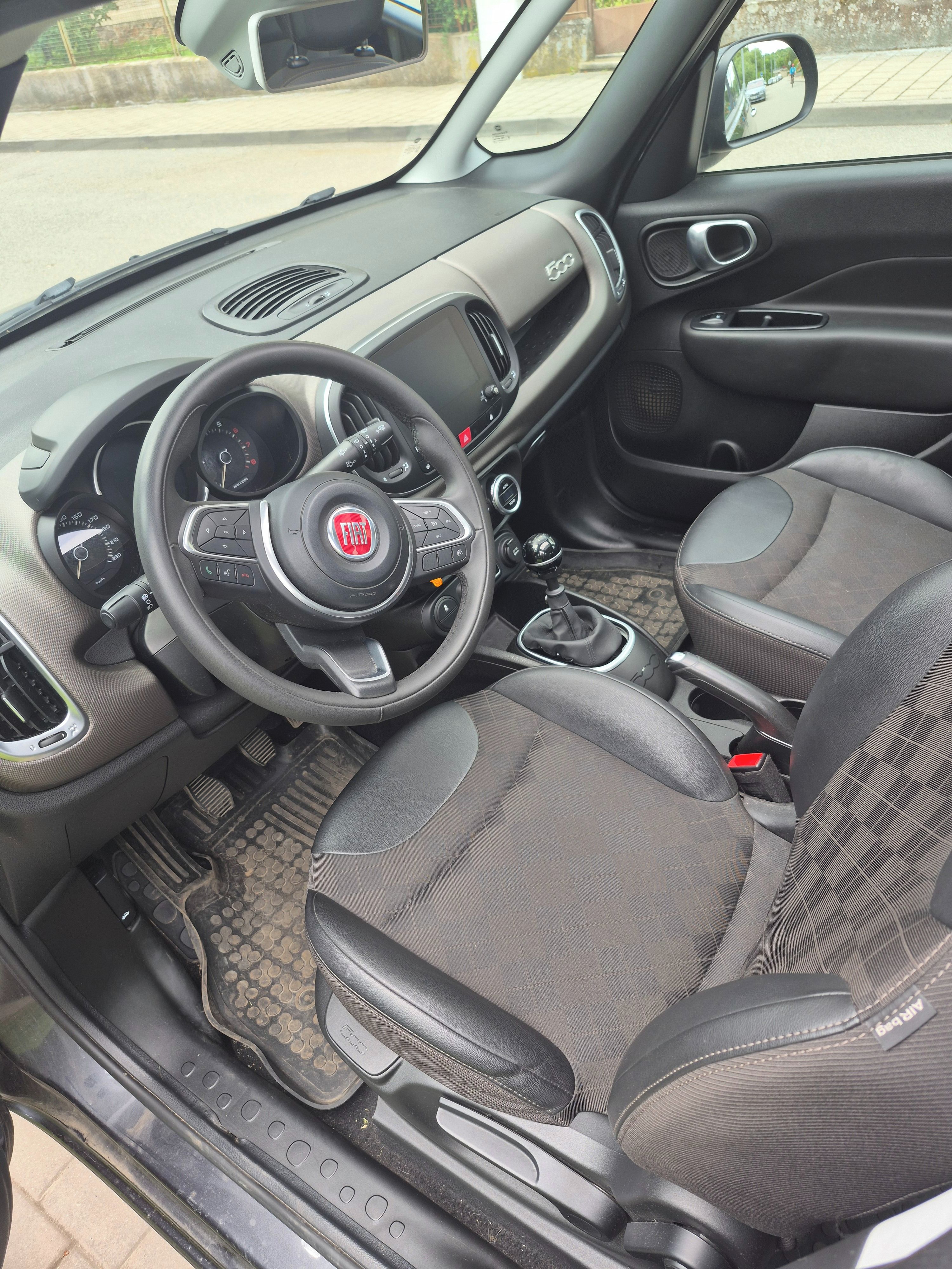 Fiat 500L, 1.4/88 kW, 52400km, panorama - fotka 6