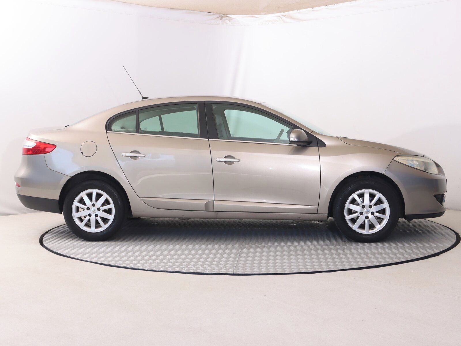 Renault Fluence, 1.6 16V, Serv.kniha, Navi - fotka 6