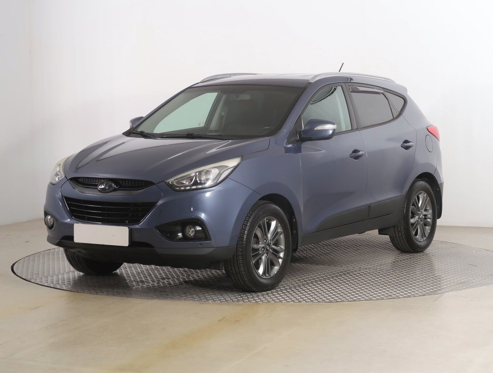 Hyundai ix35, 1.7 CRDi, Kožené sedačky - fotka 2