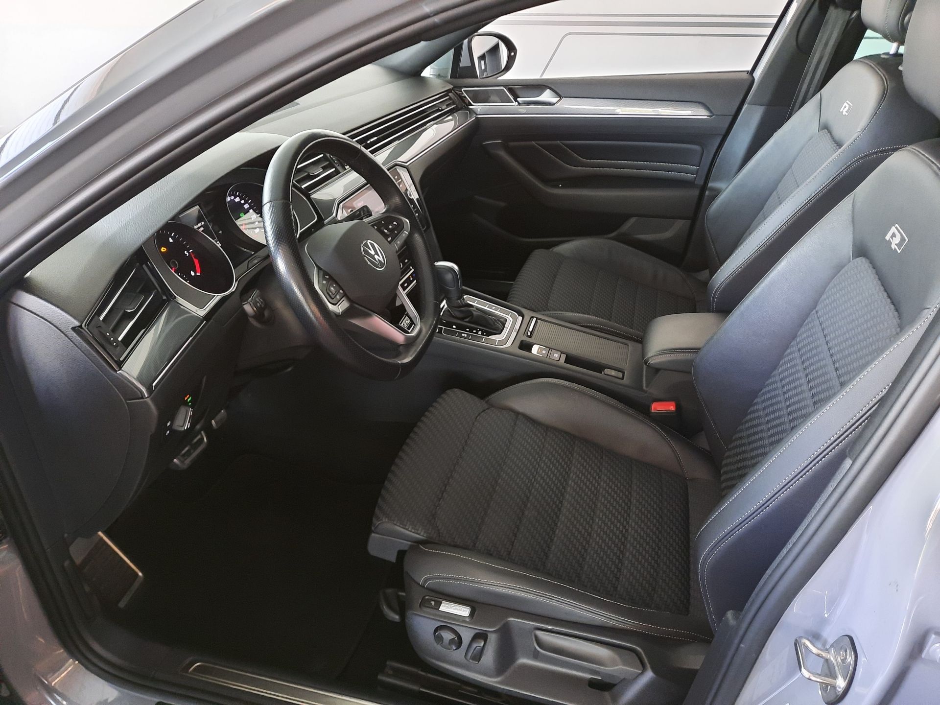 Volkswagen Passat Variant, R-Line 2.0 TDI (147kW/200k) DS - fotka 6