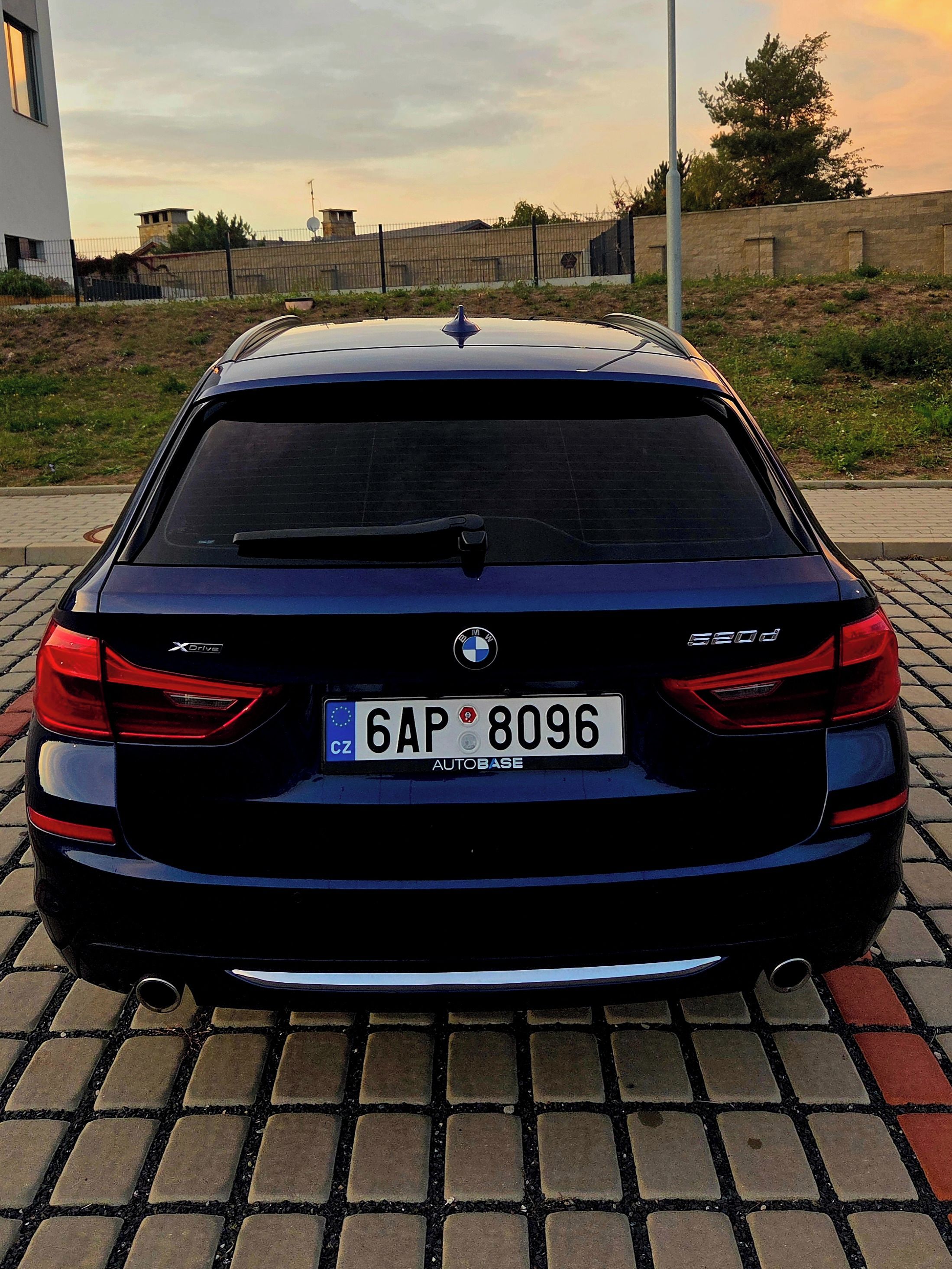 BMW Řada 5, 520d Xdrive Touring - fotka 4