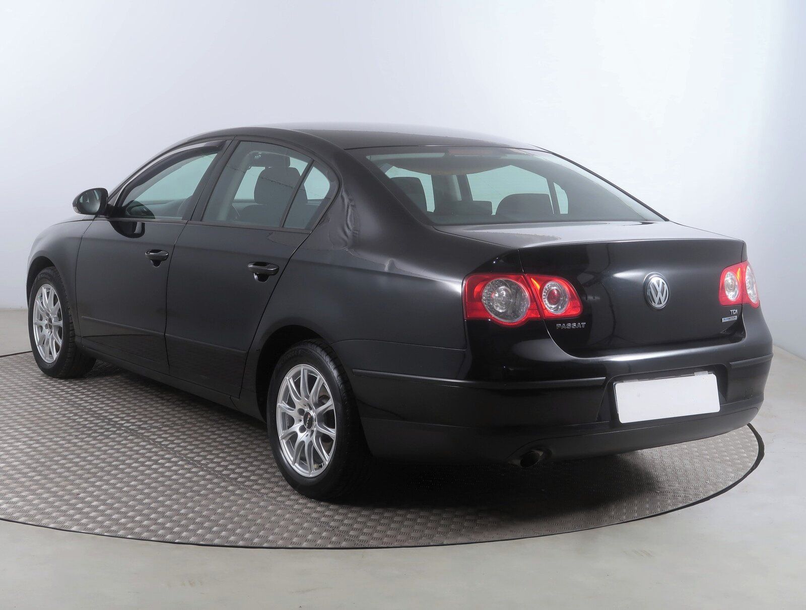 Volkswagen Passat, 1.6 TDI, Trendline - fotka 4