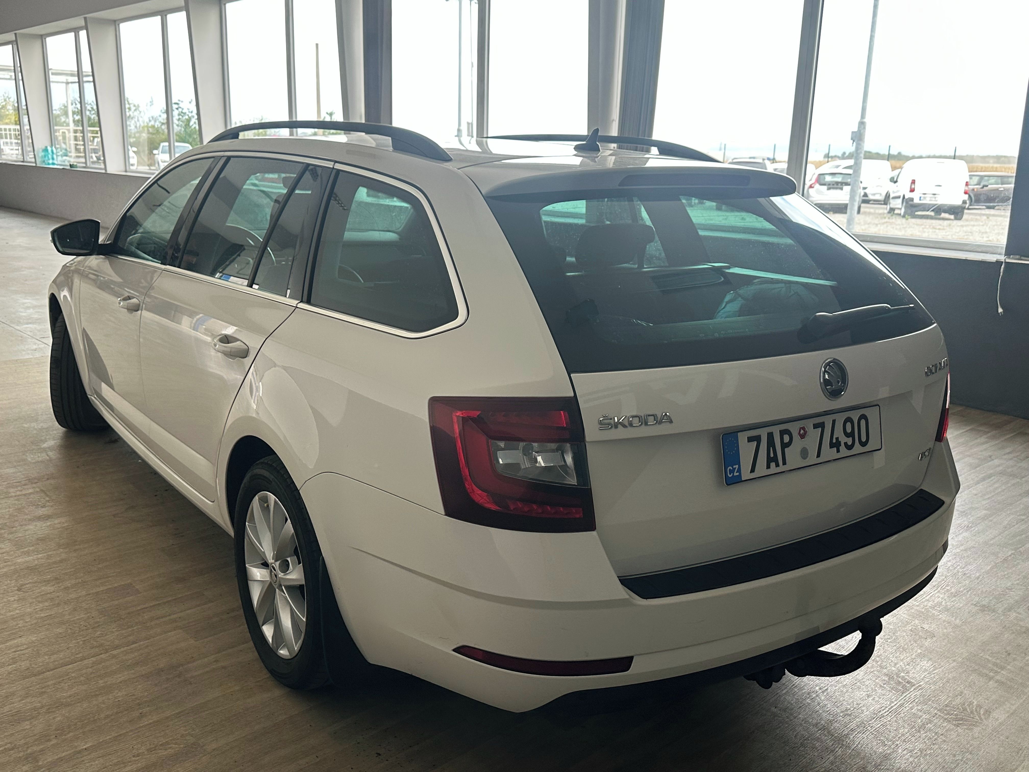 Škoda Octavia, 1,6TDI*4x4*LED*Výhřev*Navi*ČR* - fotka 6