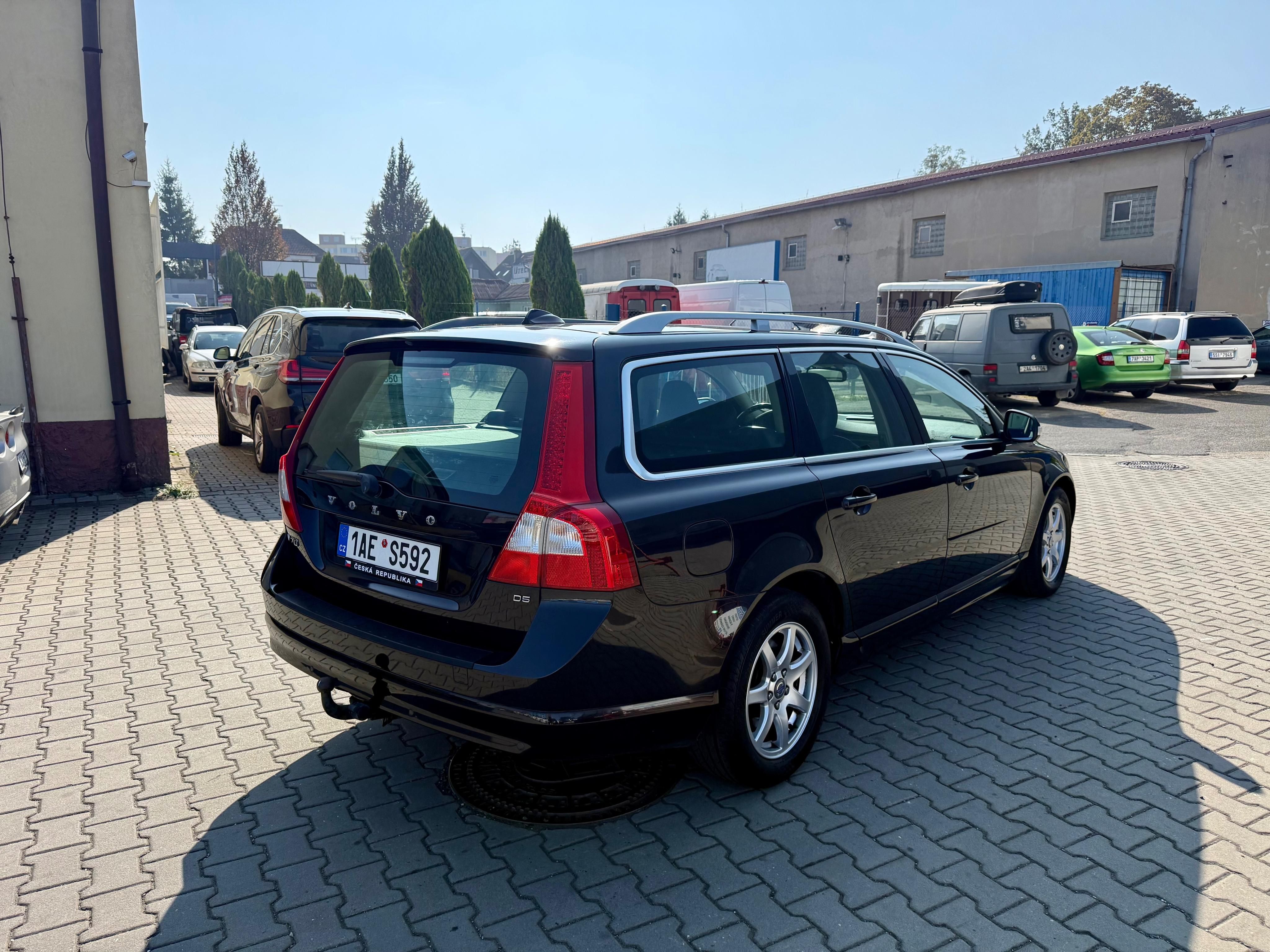 Volvo V70, 2.4 D5 136kw Summum, Ventilace - fotka 4