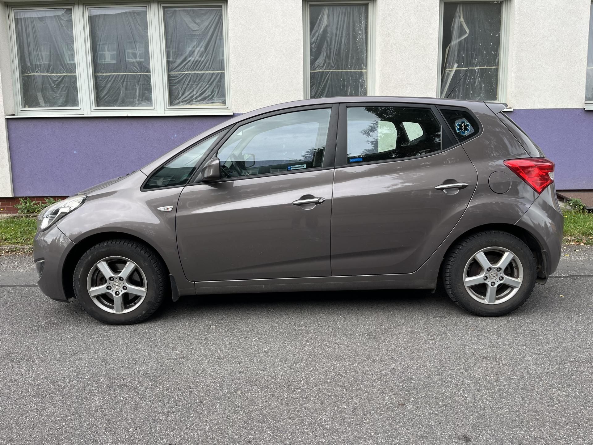 Hyundai ix20, 1,6i 16V / automat / - fotka 2