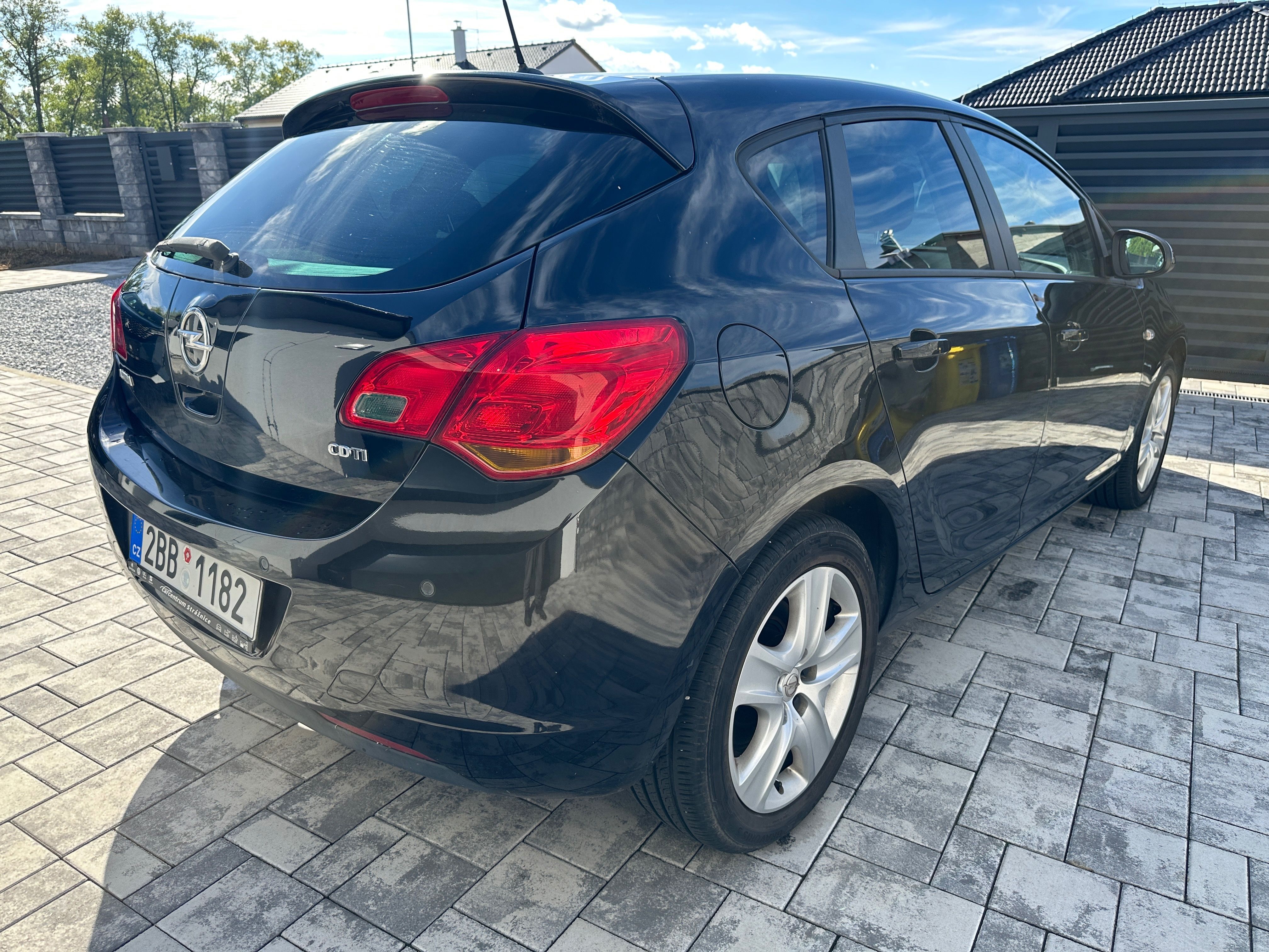 Opel Astra, 1,7 CDTI VYHŘ. SEDADLA - fotka 5