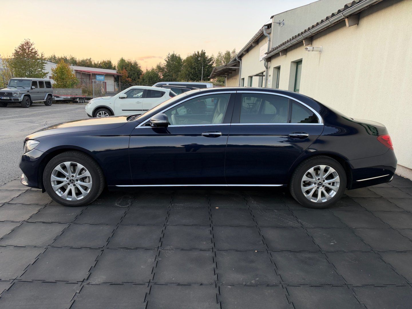 Mercedes-Benz Třídy E, E220d 4Matic, Airmatic, 360° - fotka 4