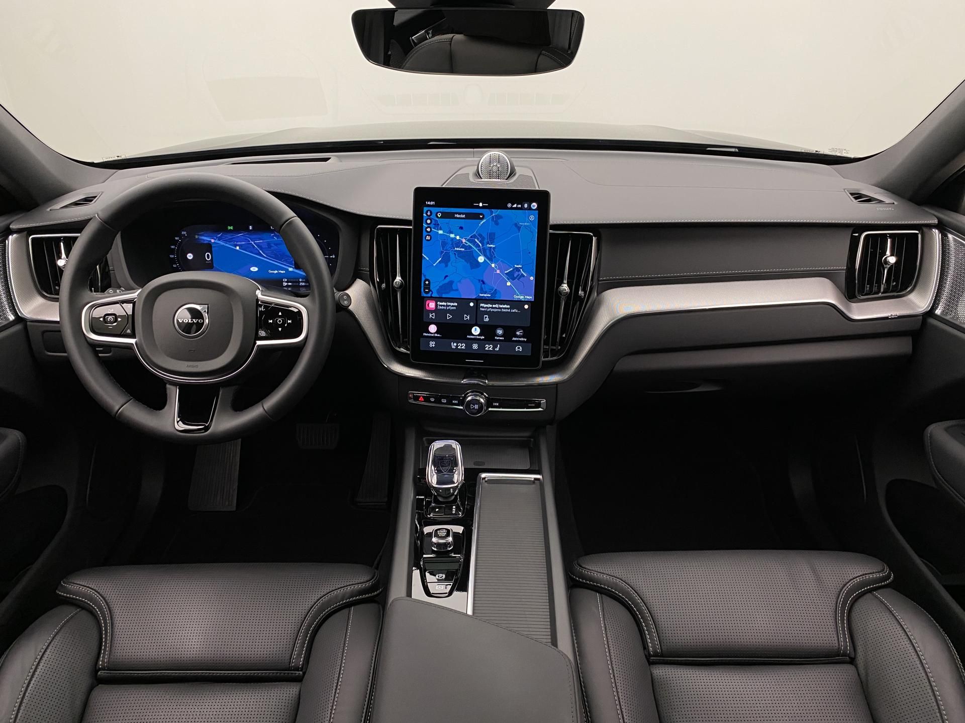Volvo XC60, T8 AWD RECHARGE BLACK EDITION - fotka 2