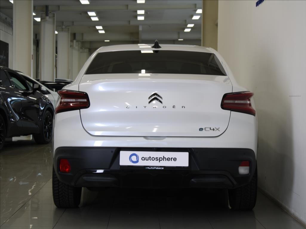 Citroën ë-C4, 50kWH Shine PACK 13 900km! - fotka 4