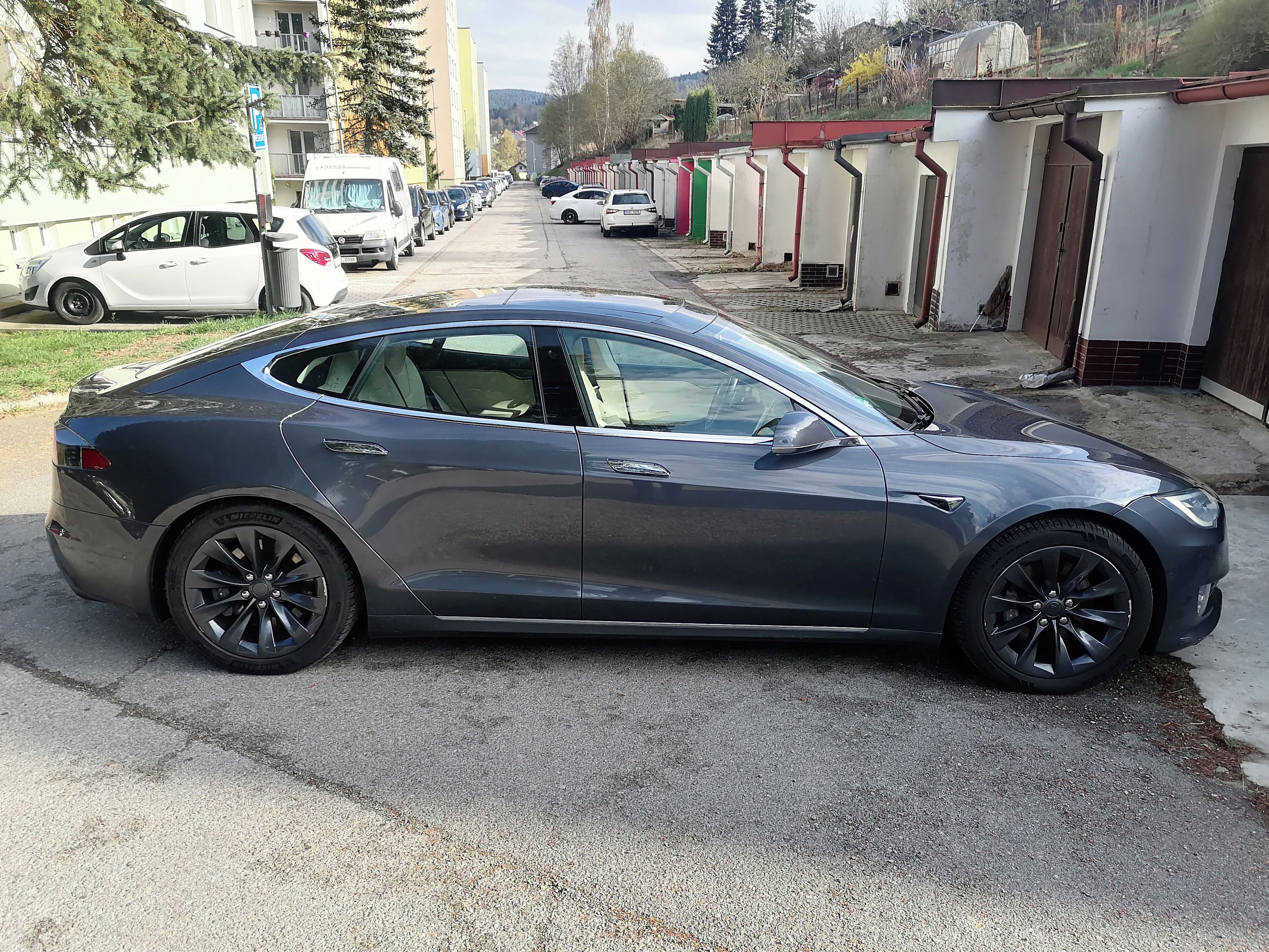 Tesla Model S, Tesla Model S 100D AWD 386 kW - fotka 6