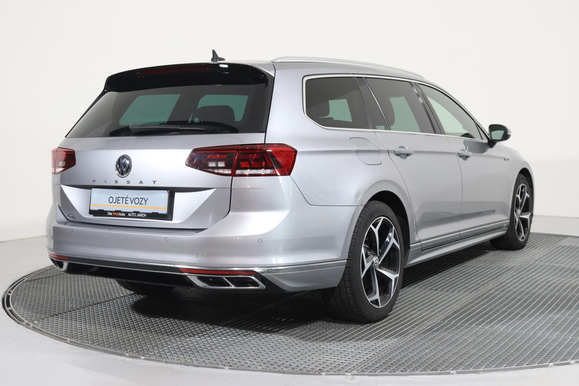 Volkswagen Passat, Variant 2,0 TDI R-Line DSG - fotka 2