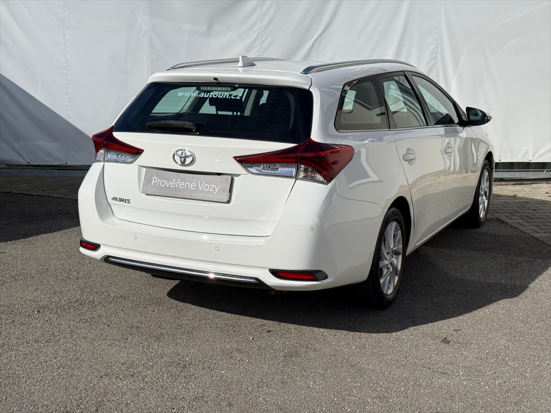 Toyota Auris, 1,6 Active Trend - fotka 4