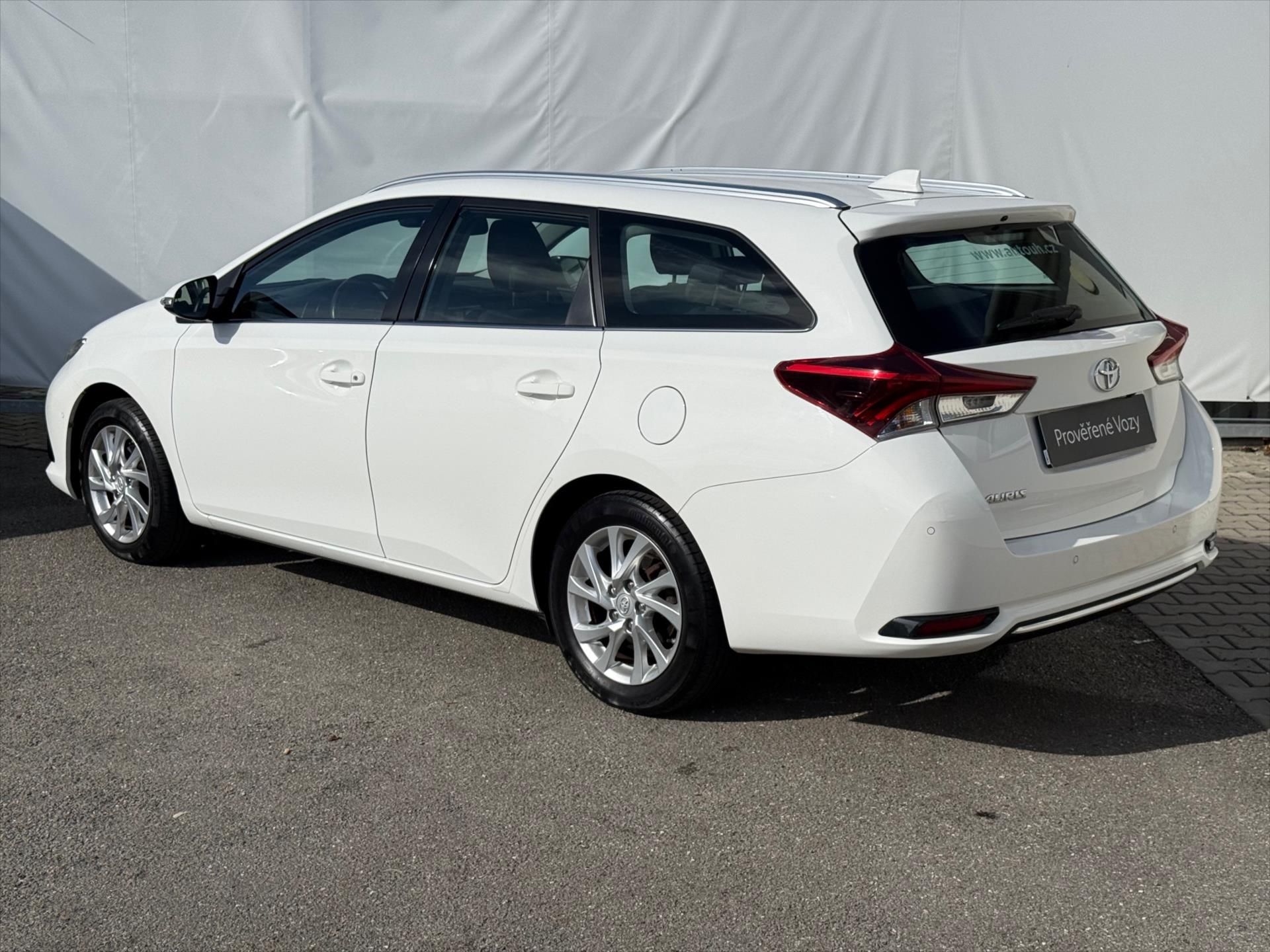 Toyota Auris, 1,6 Active Trend - fotka 6
