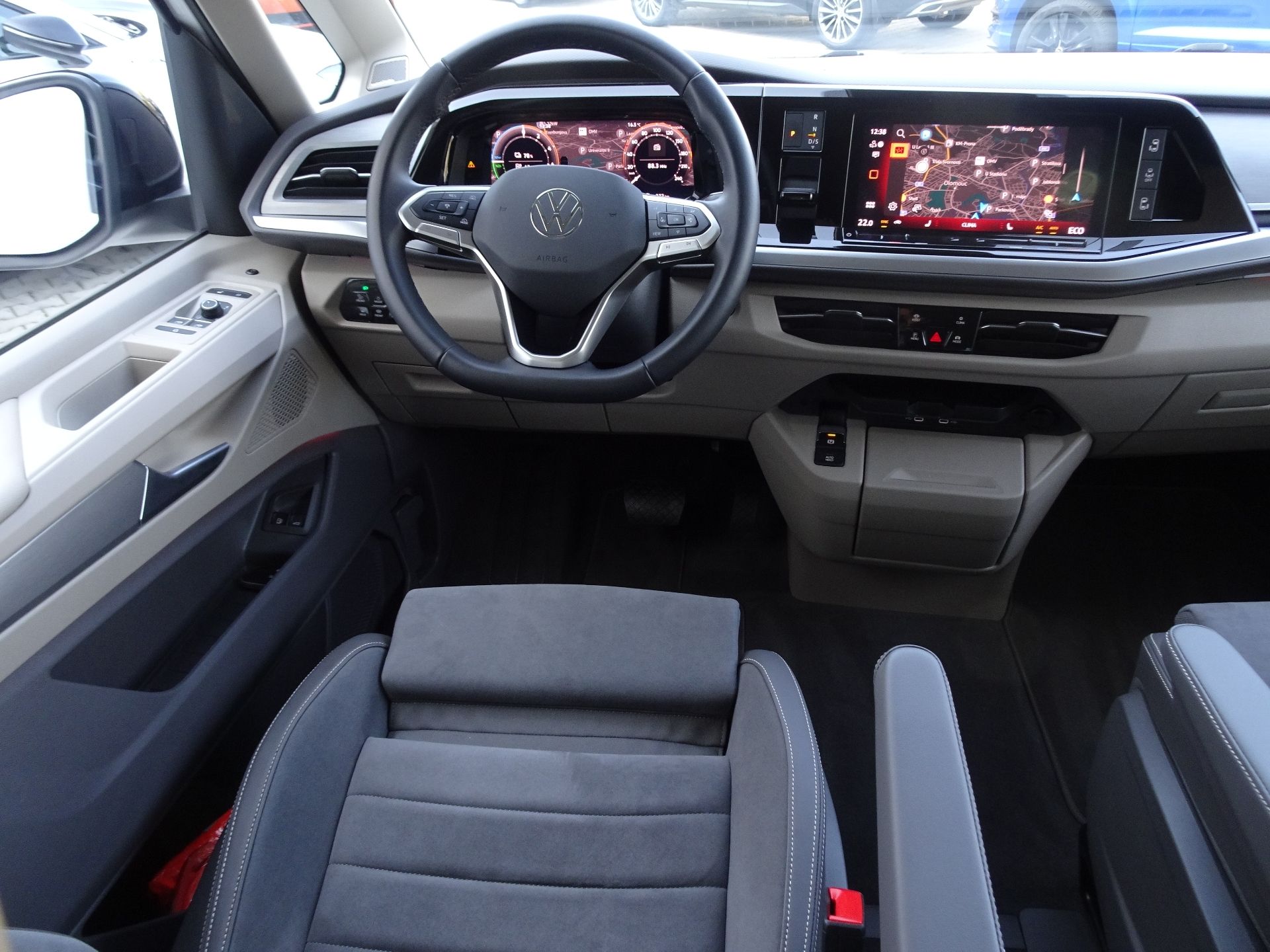 Volkswagen Multivan, Long 1,5 TSI PHEV 4M Edition - fotka 5