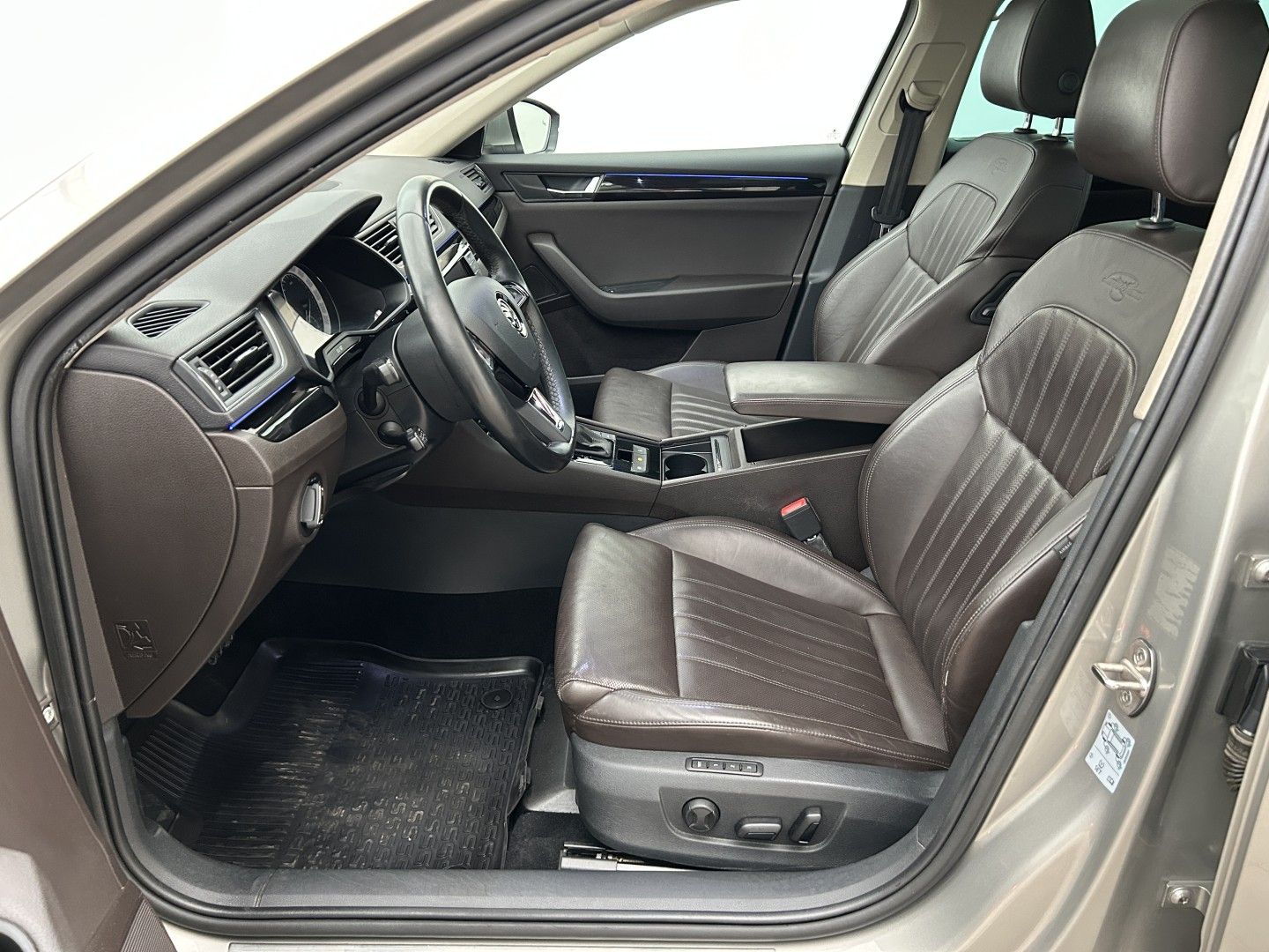 Škoda Superb, 2.0TDI 140kW 140kW L & K - fotka 6