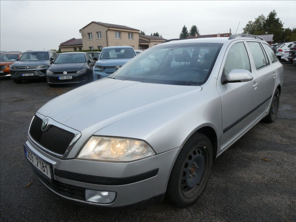 Škoda Octavia, 1,6 FSi 85kW závěs, 2x kola - fotka 3