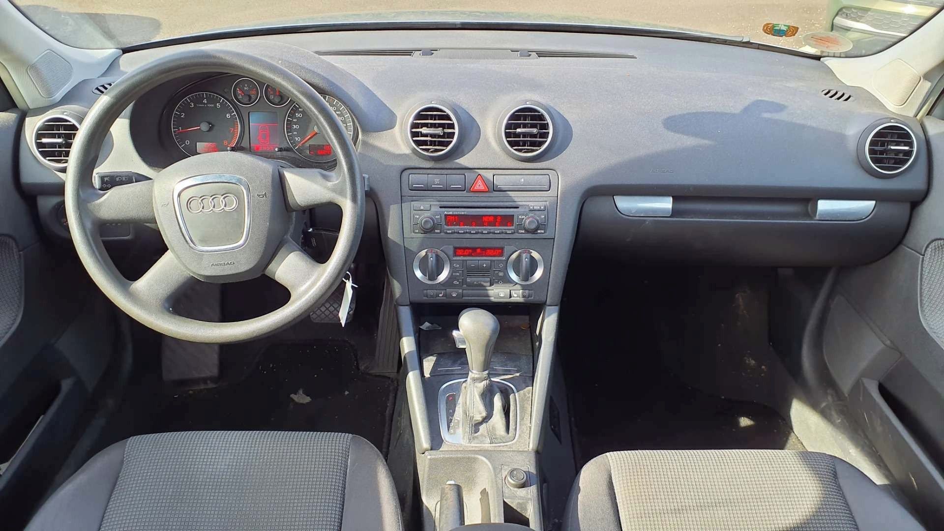 Audi A3, 1.6 Mpi 5dv. AUTOMAT TOP STAV - fotka 4
