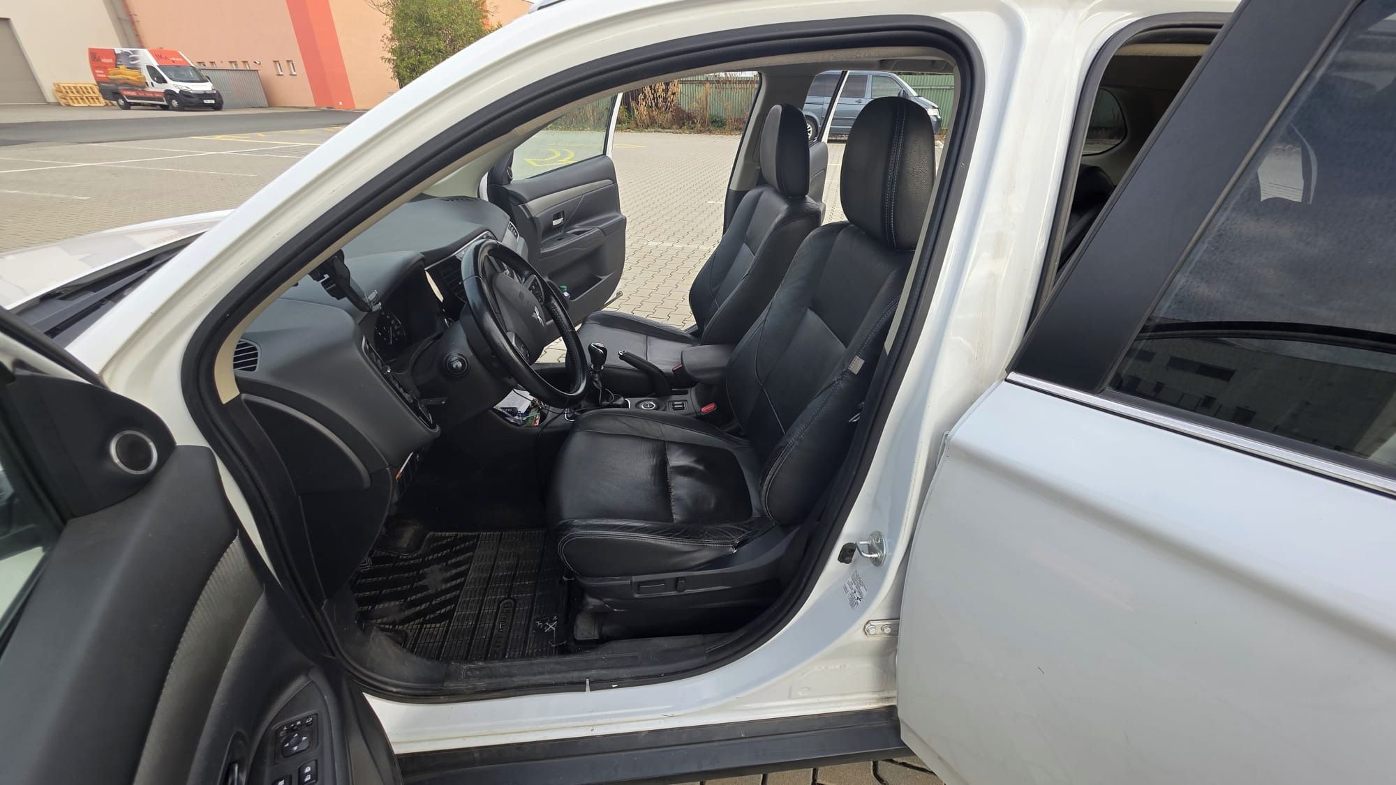 Mitsubishi Outlander, 7 MÍST - fotka 5