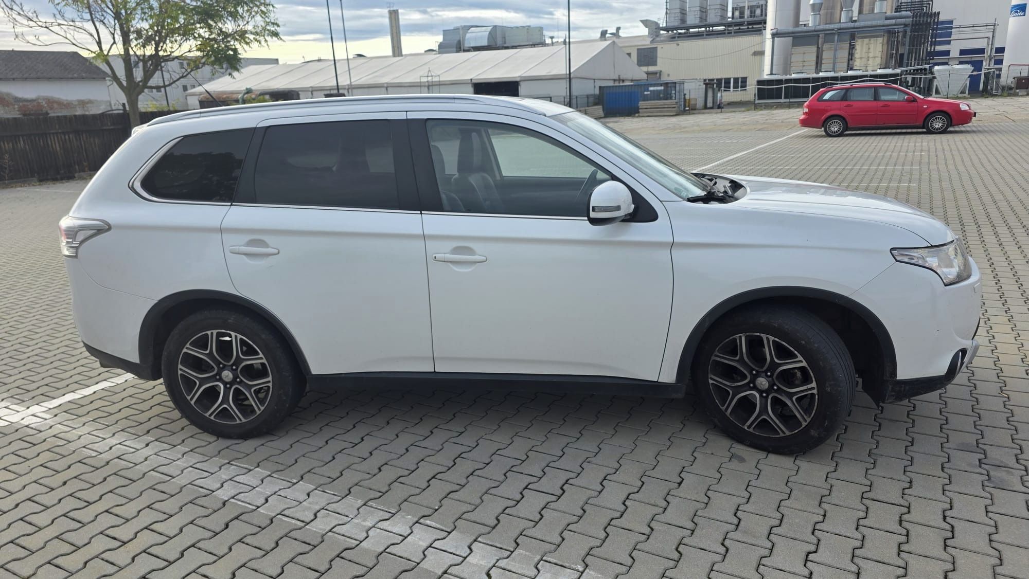 Mitsubishi Outlander, 7 MÍST - fotka 4