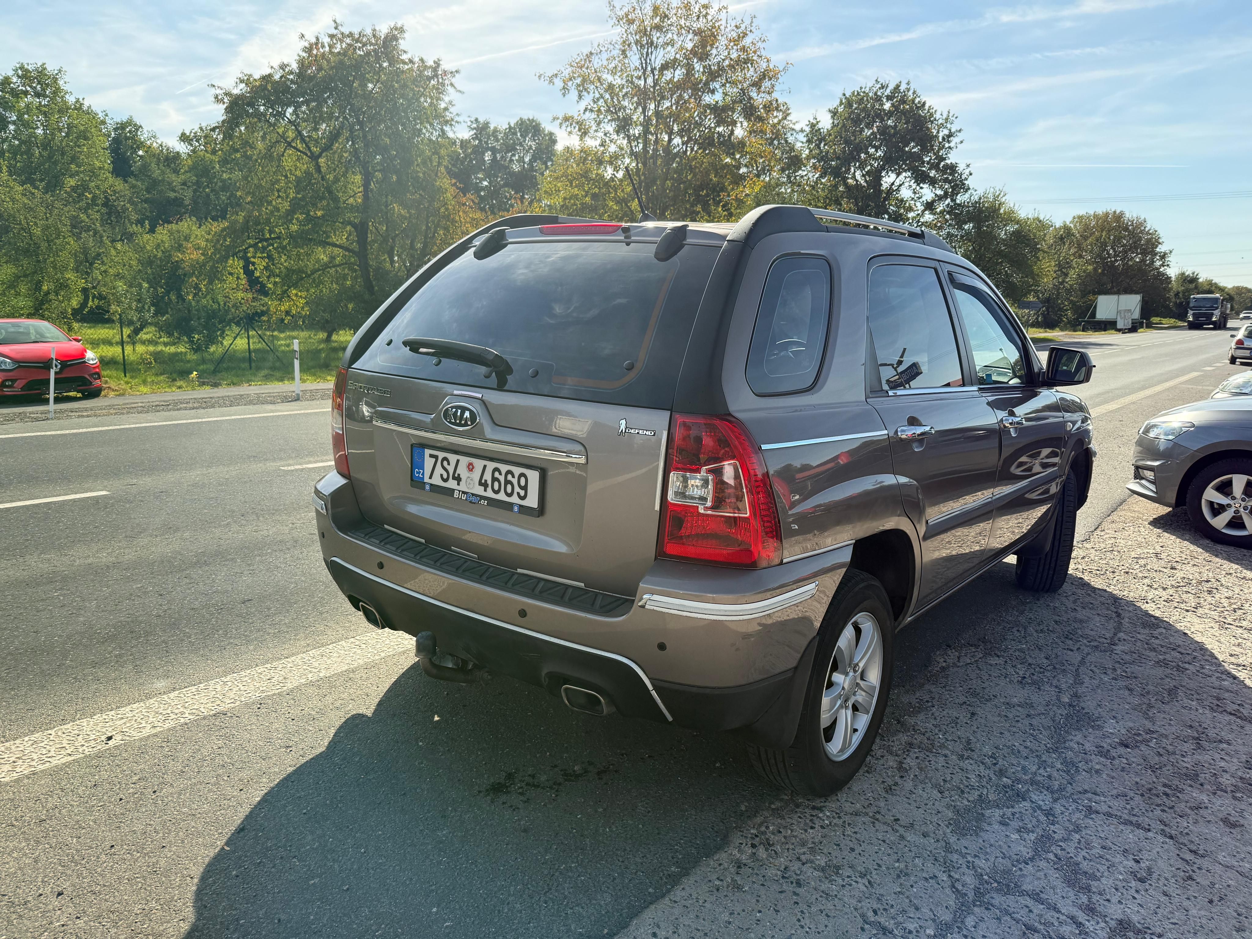 Kia Sportage, 2.0 104kW ČR 1.majitel Tažné - fotka 4