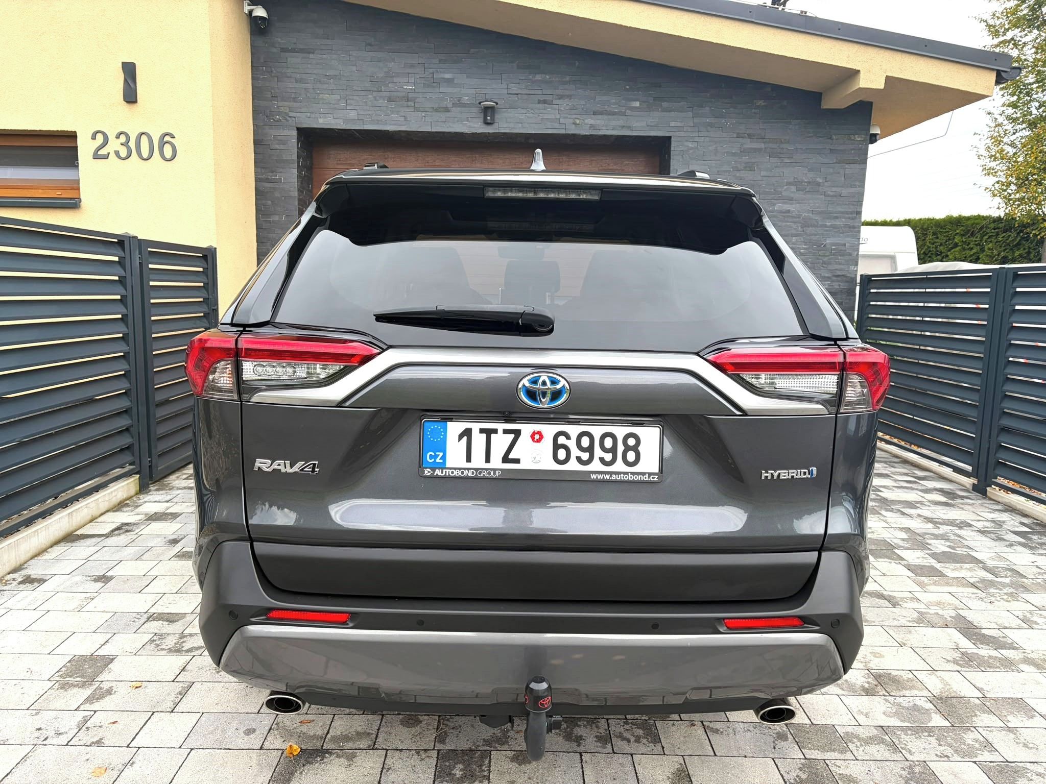 Toyota Rav4, 2.5i HYBRID 131Kw 4x4 - fotka 4