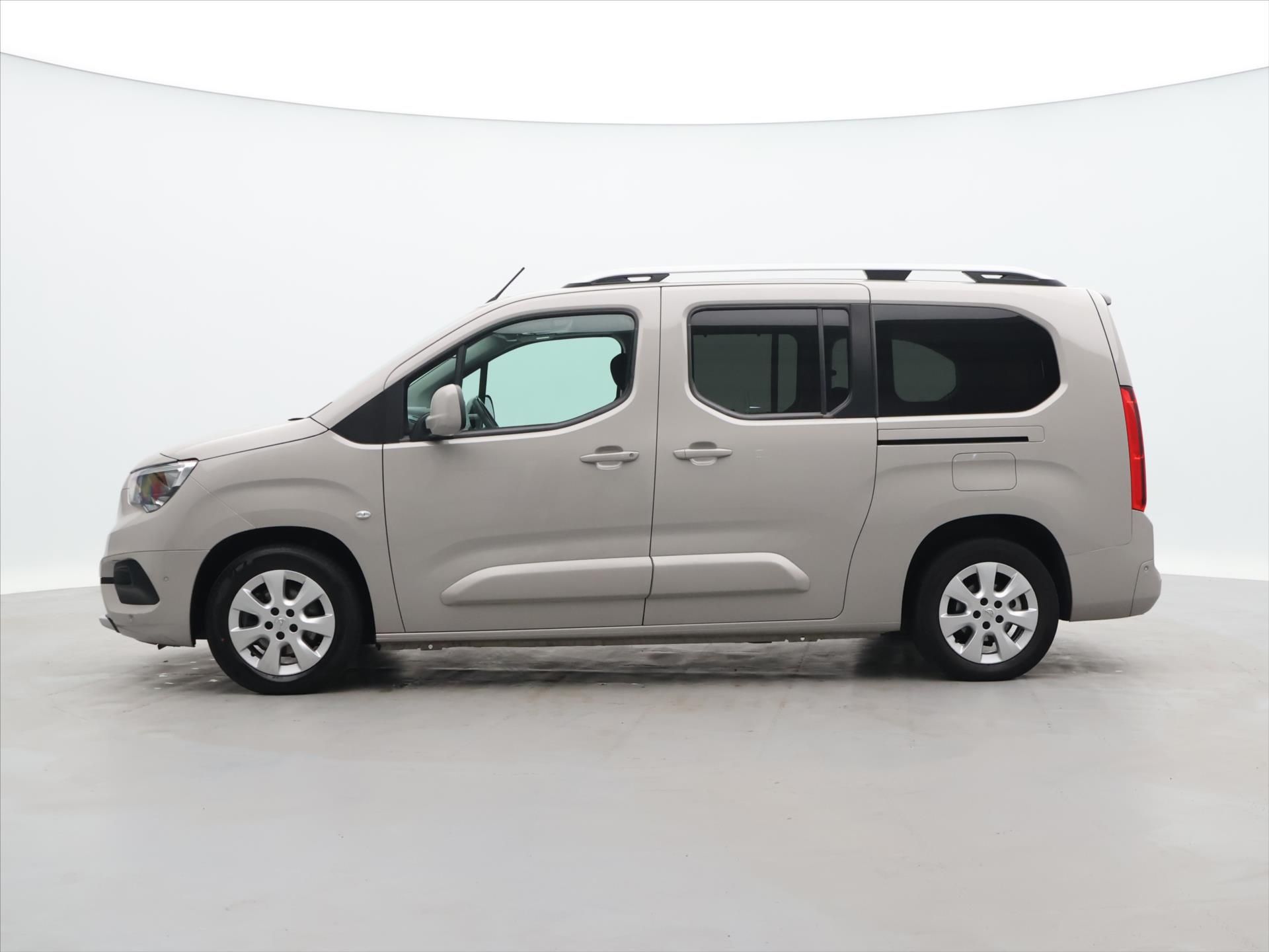 Opel Combo, 1,2 Turbo 96 kW S/S AT8 Enjoy - fotka 4