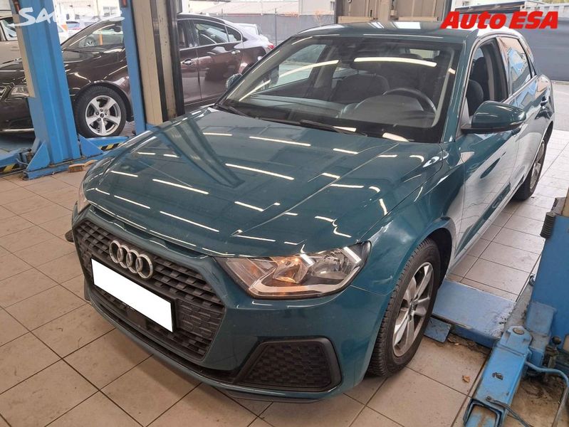 Audi A1, 1.0 i,AC,výhřev sed