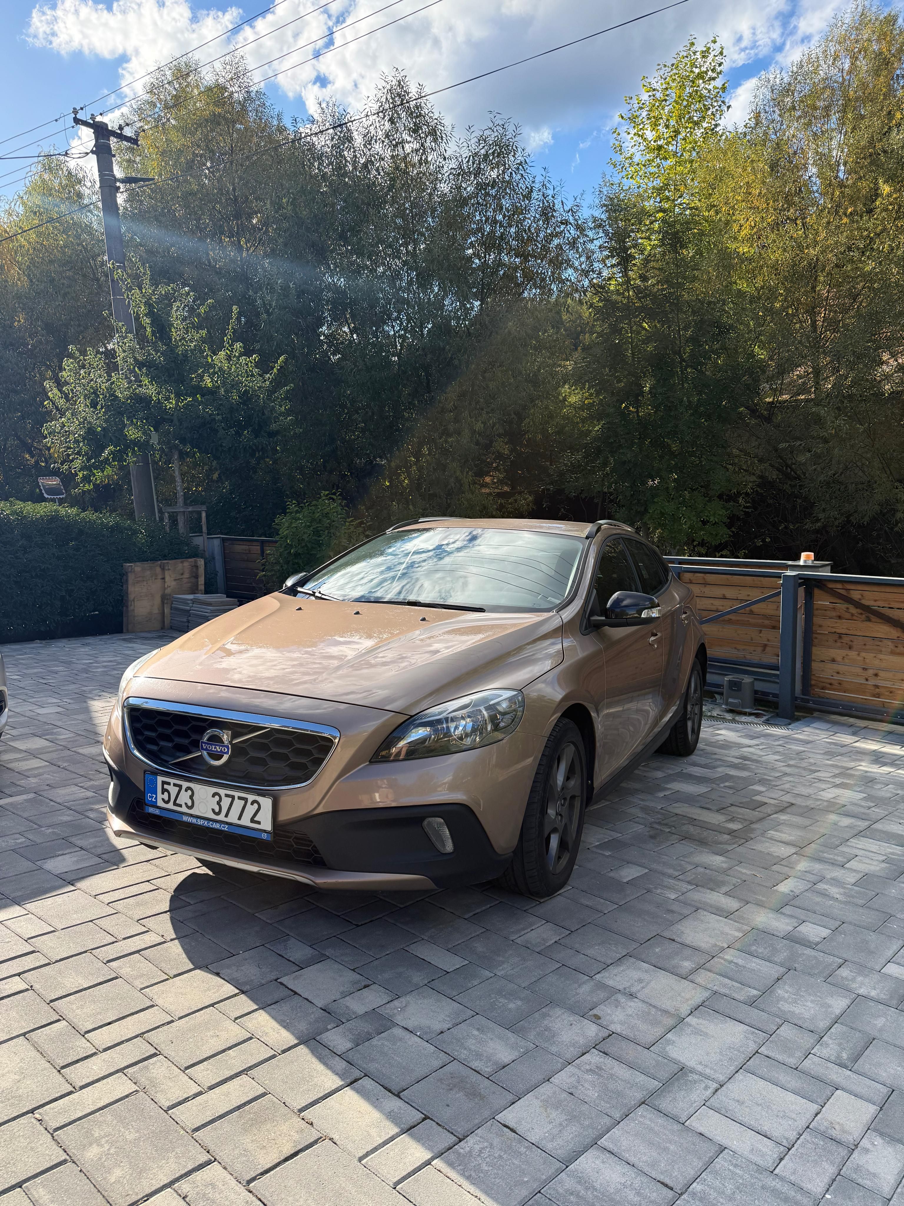 Volvo V40, AUTOMAT, 4X4, NOVÉ ROZVODY - fotka 2