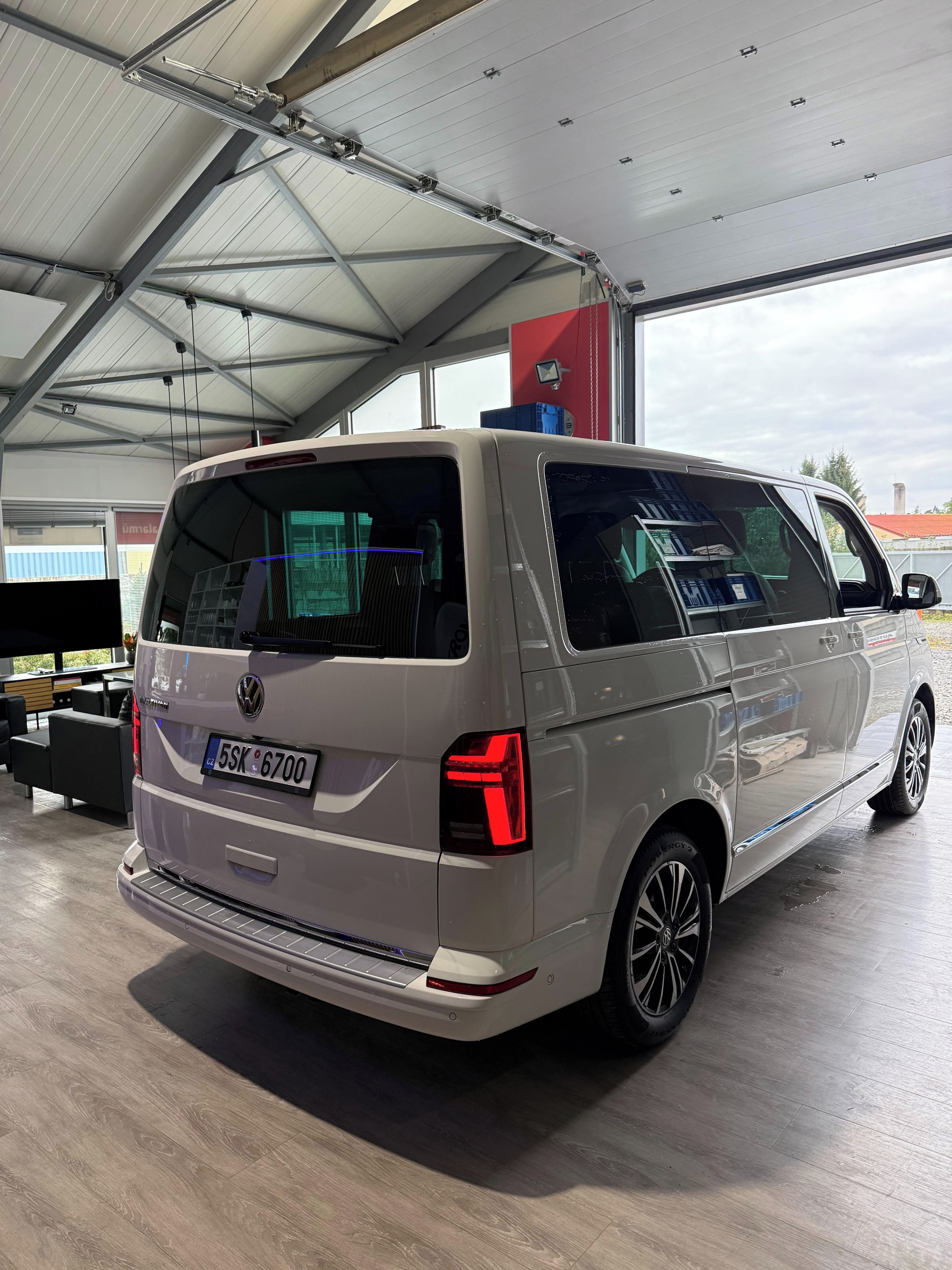 Volkswagen Multivan, Multivan T6.1 Highline/5dv/DSG - fotka 3