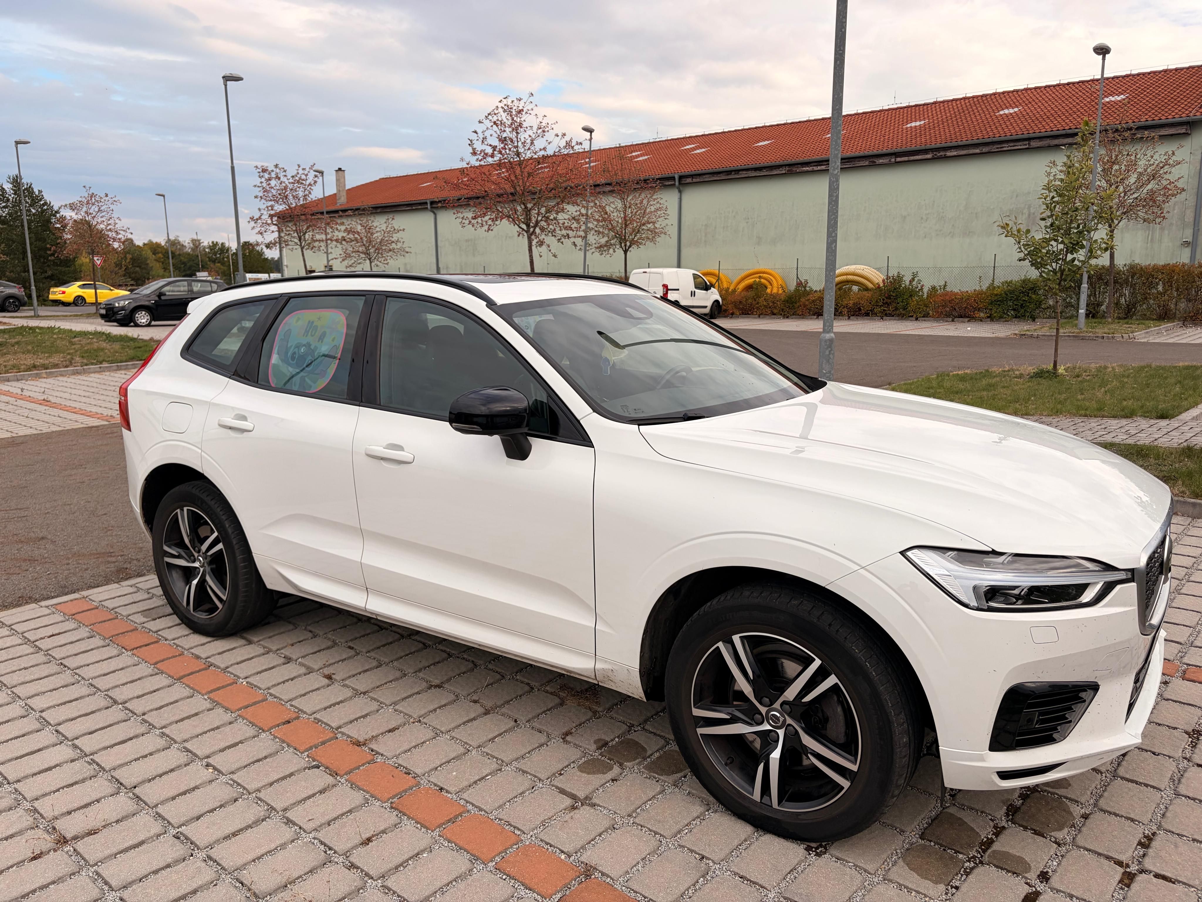 Volvo XC60, T8 R-Design plug-in (2020) - fotka 3