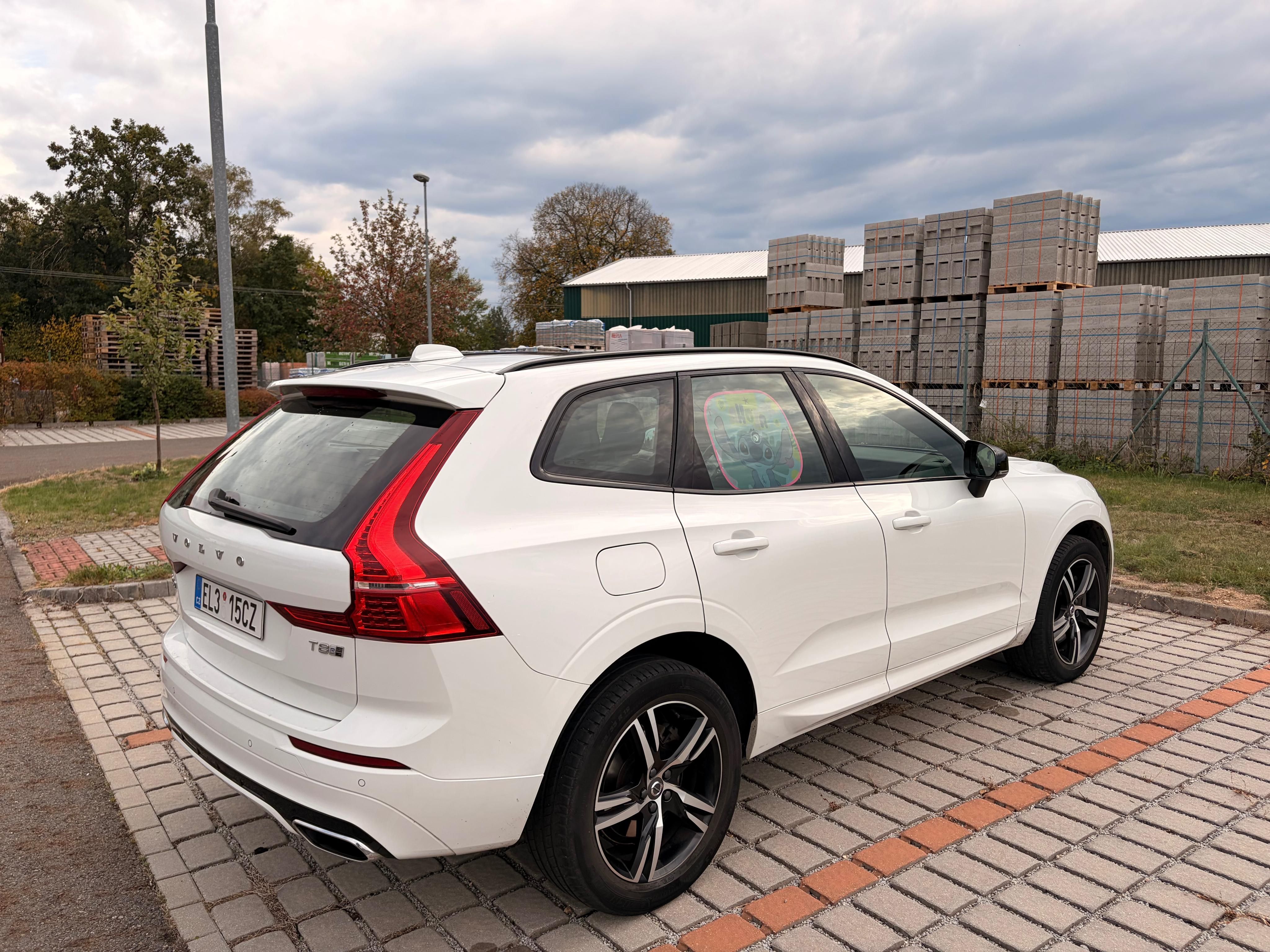 Volvo XC60, T8 R-Design plug-in (2020) - fotka 4
