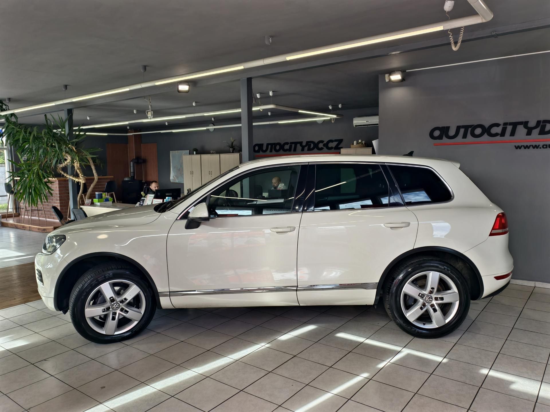 Volkswagen Touareg, 3.0 TDi 176kW 4x4, 360° KAMERA - fotka 4