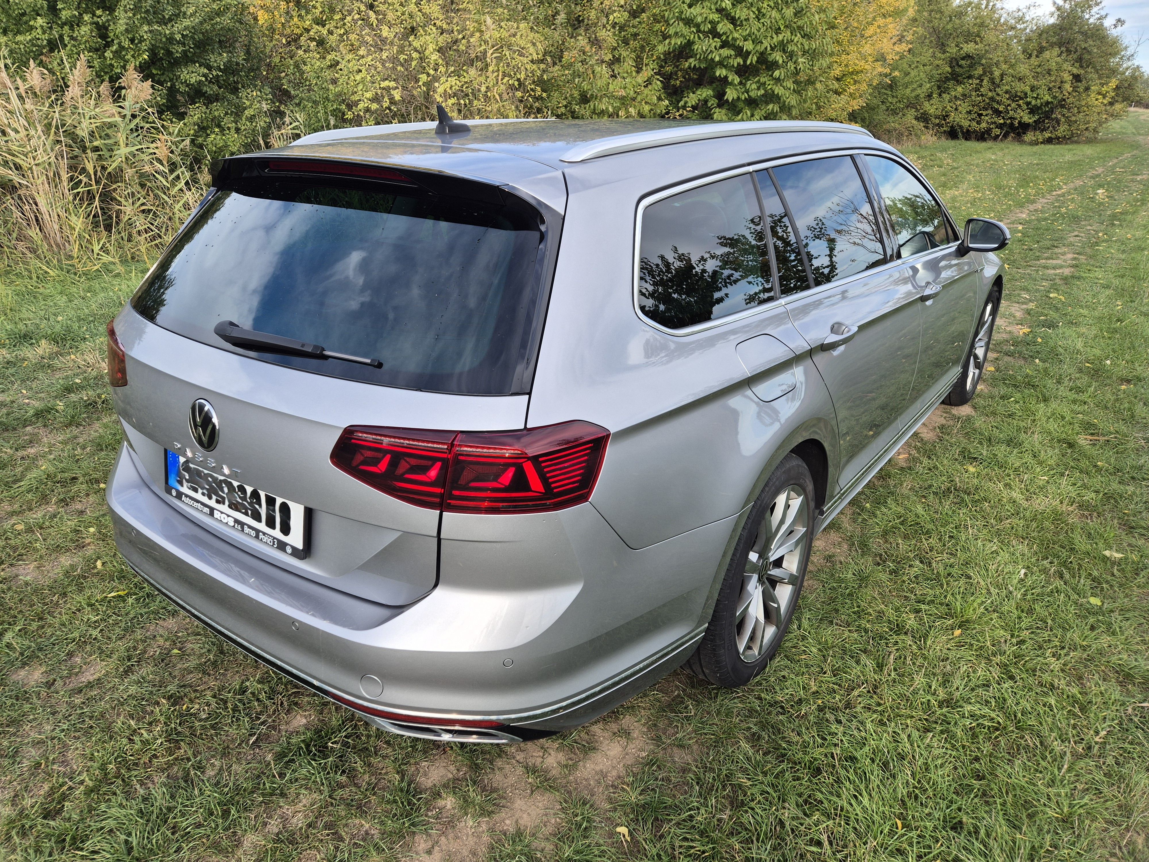 Volkswagen Passat, 2.0 TDI 110kW R-line 1 majitel - fotka 5