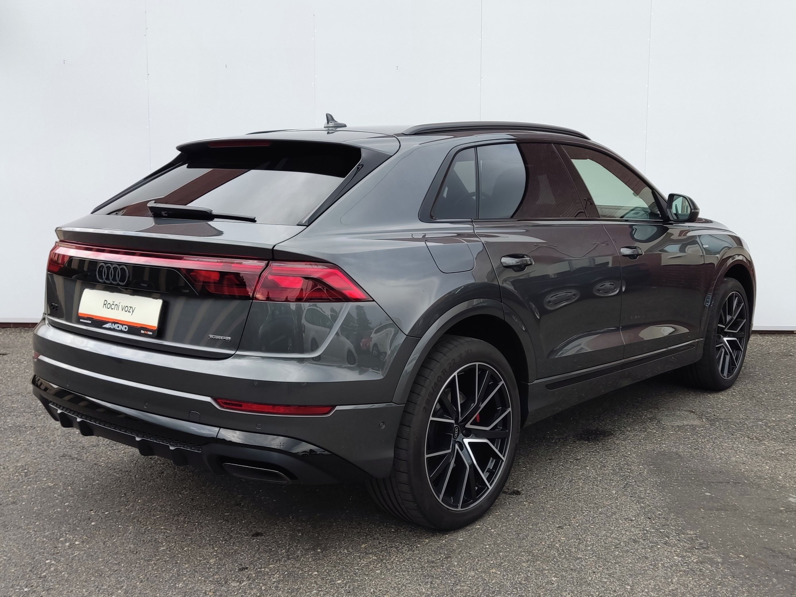 Audi Q8, TFSI PHEV 360kW S-line quattro - fotka 2