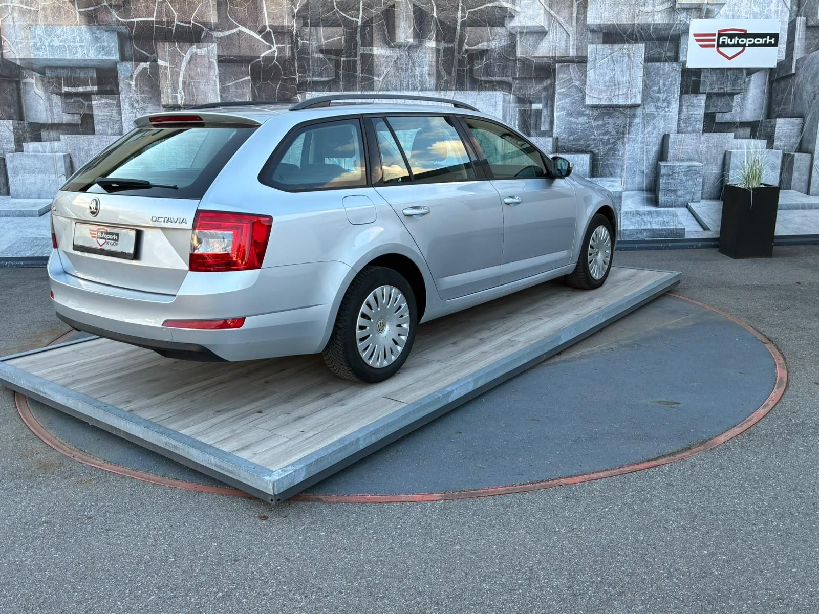 Škoda Octavia, 1.6TDi, 81KW, TEMP., VYHŘ. SED - fotka 6